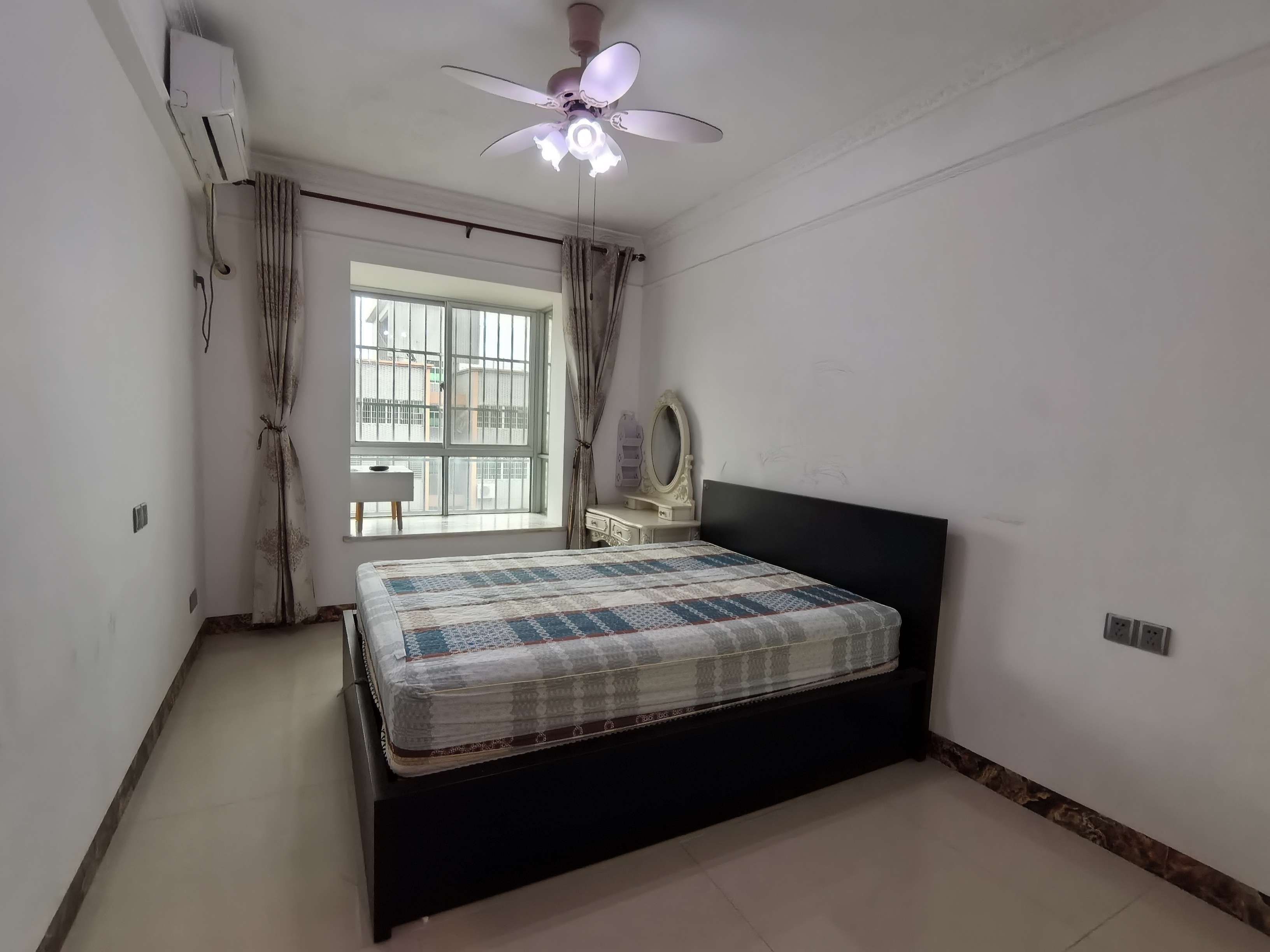 上丹小区 2室2厅1卫 2300.0元/月 上丹小区 2室2厅1卫 2300.0元/月室内图