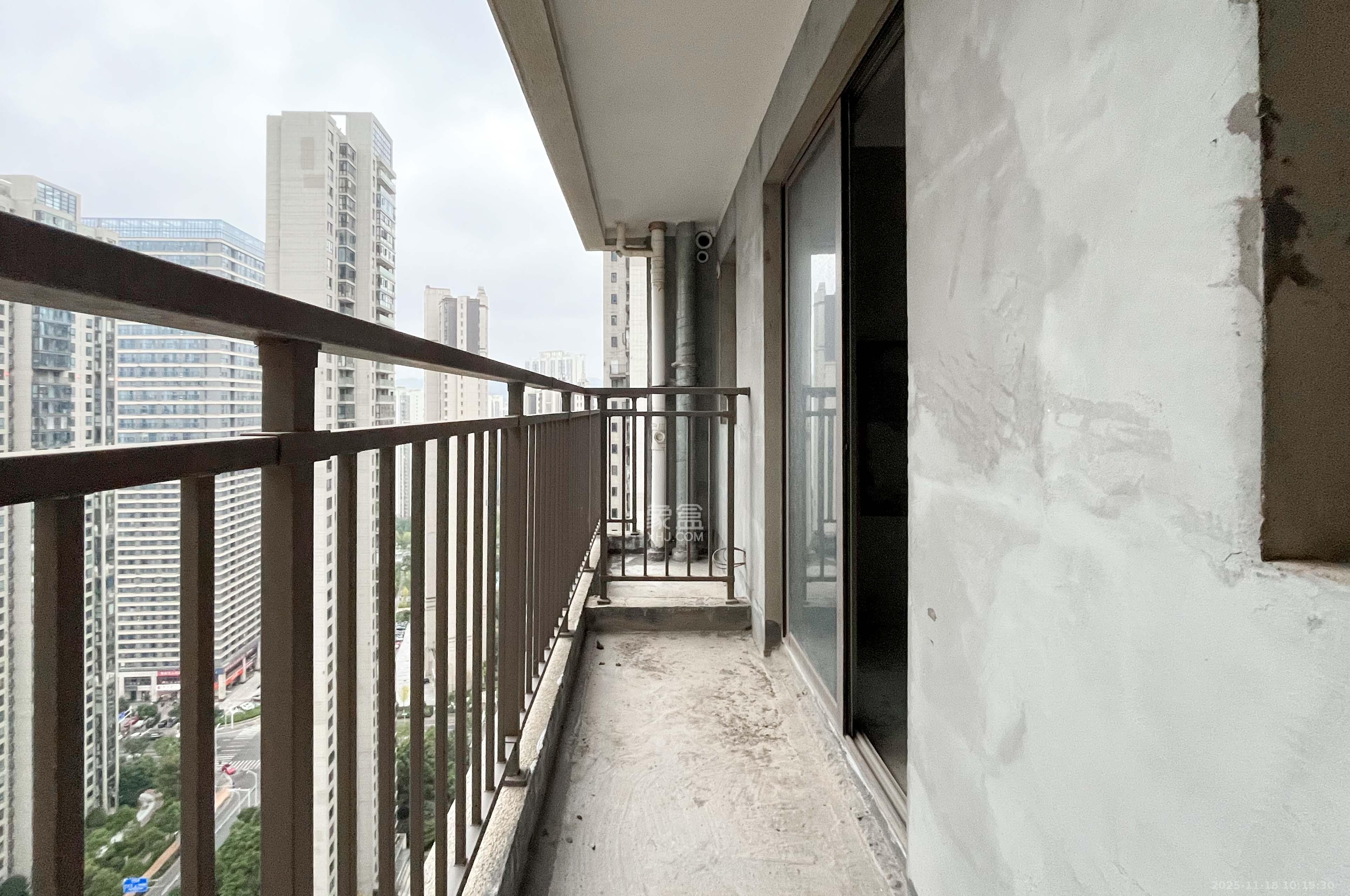 梅溪湖金茂湾 4室2厅2卫 195.0万 梅溪湖金茂湾 4室2厅2卫 195.0万其他