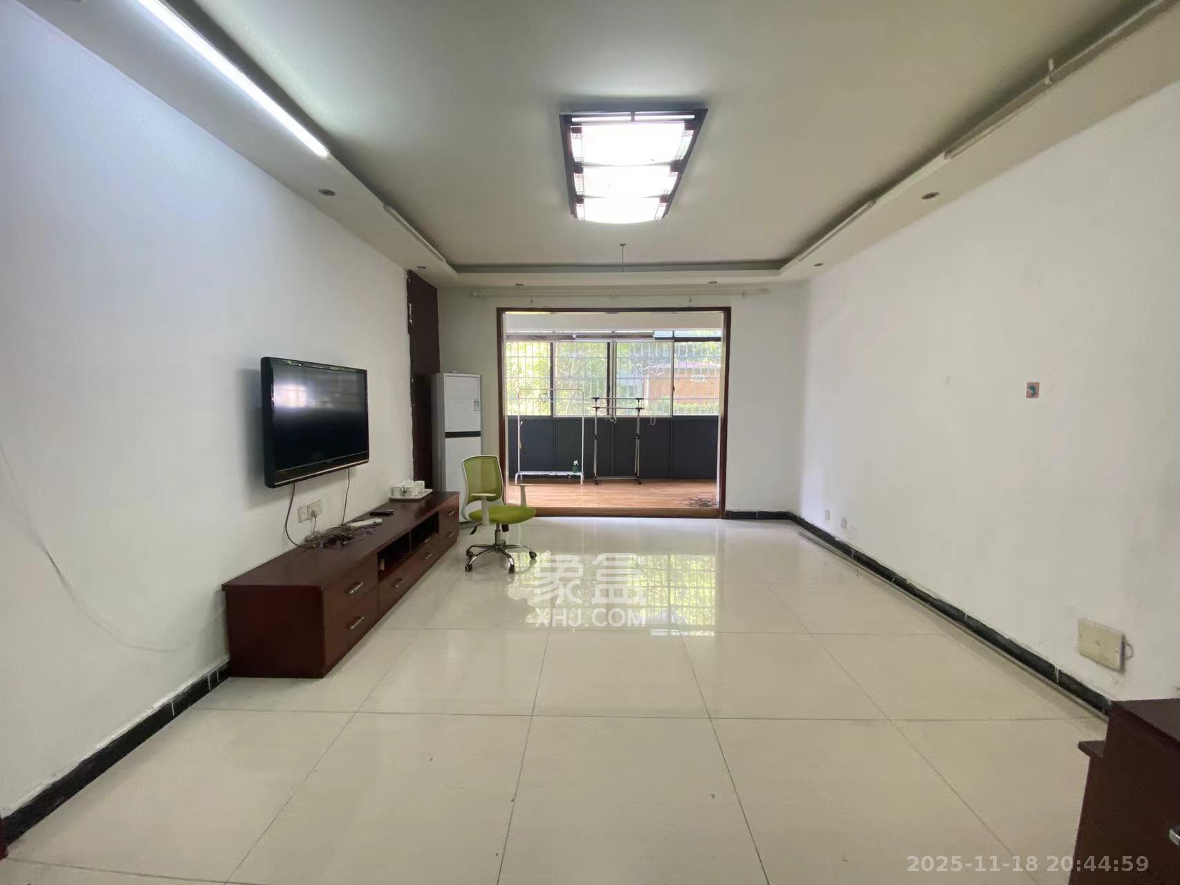 长房东郡  3室1厅2卫    3800.0元/月室内图1