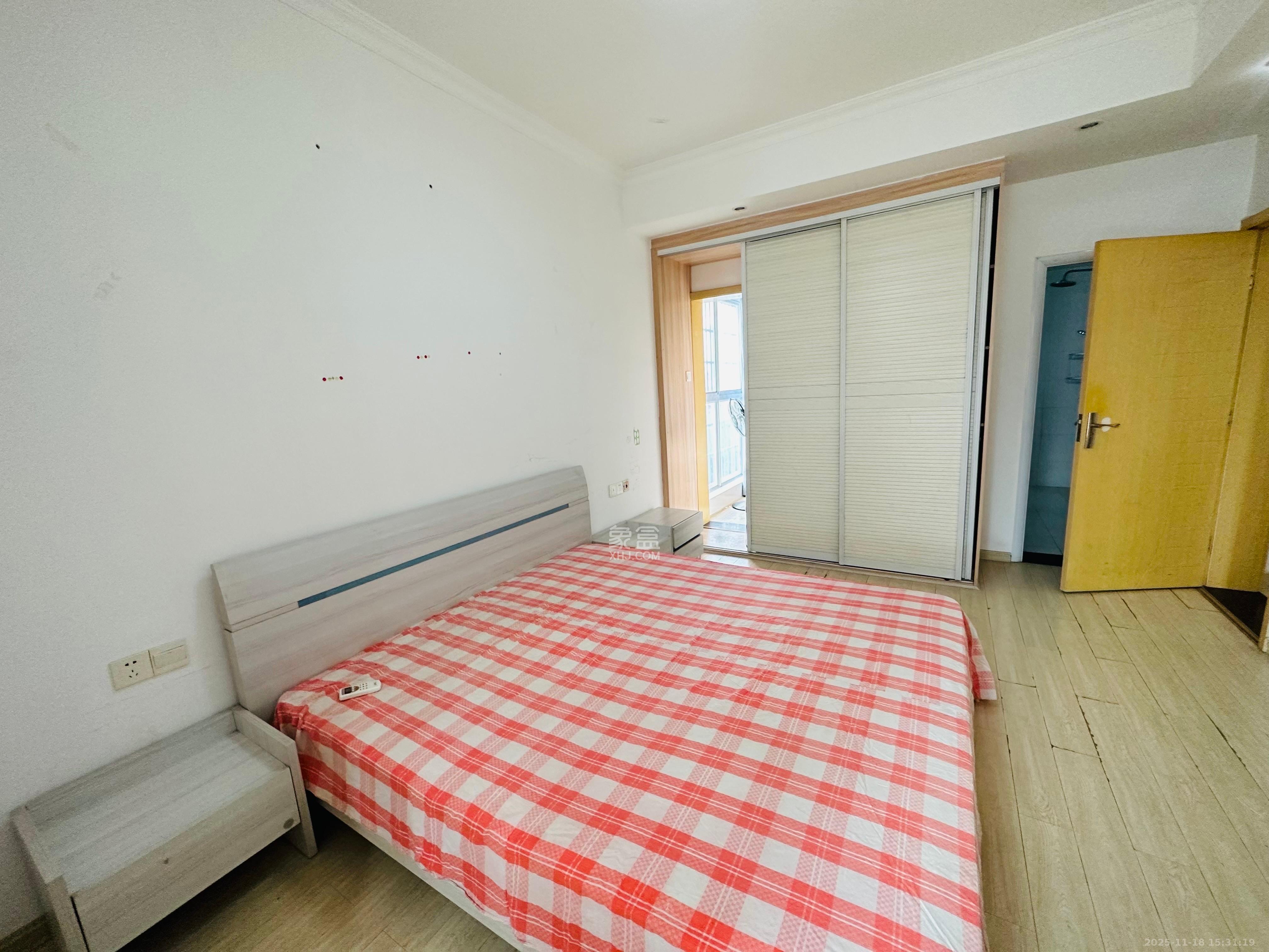 上河国际C区  3室2厅2卫    3100.0元/月室内图