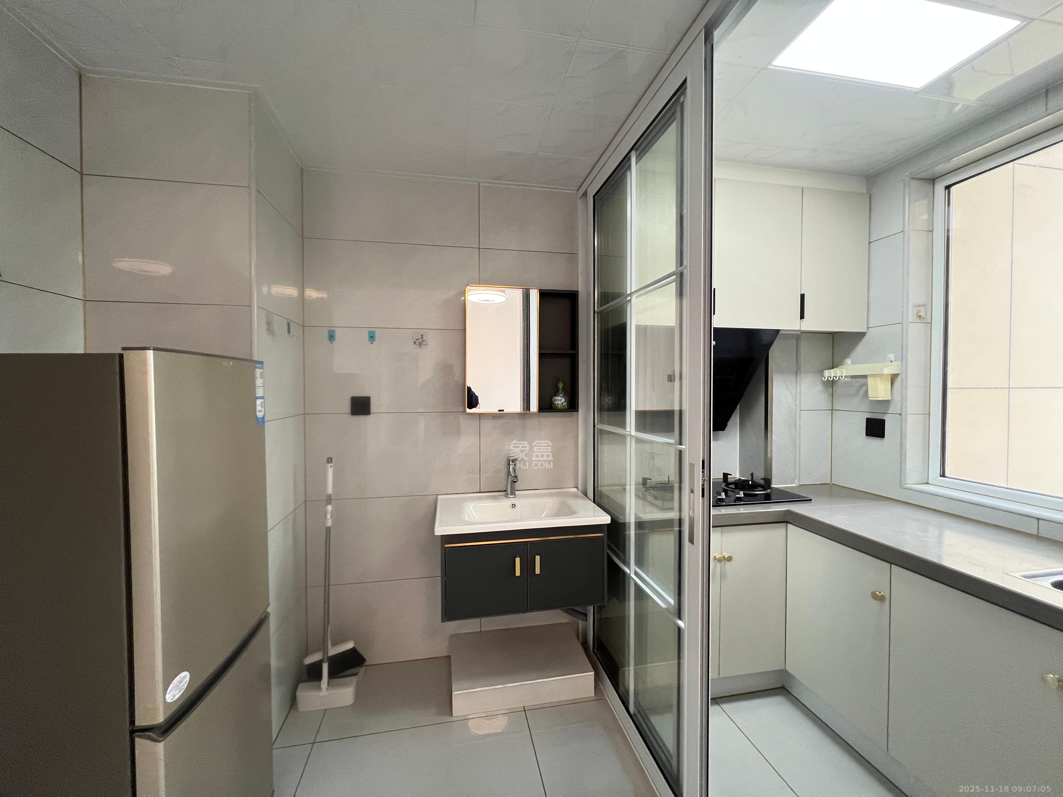 云和华府  1室1厅1卫    1500.0元/月室内图