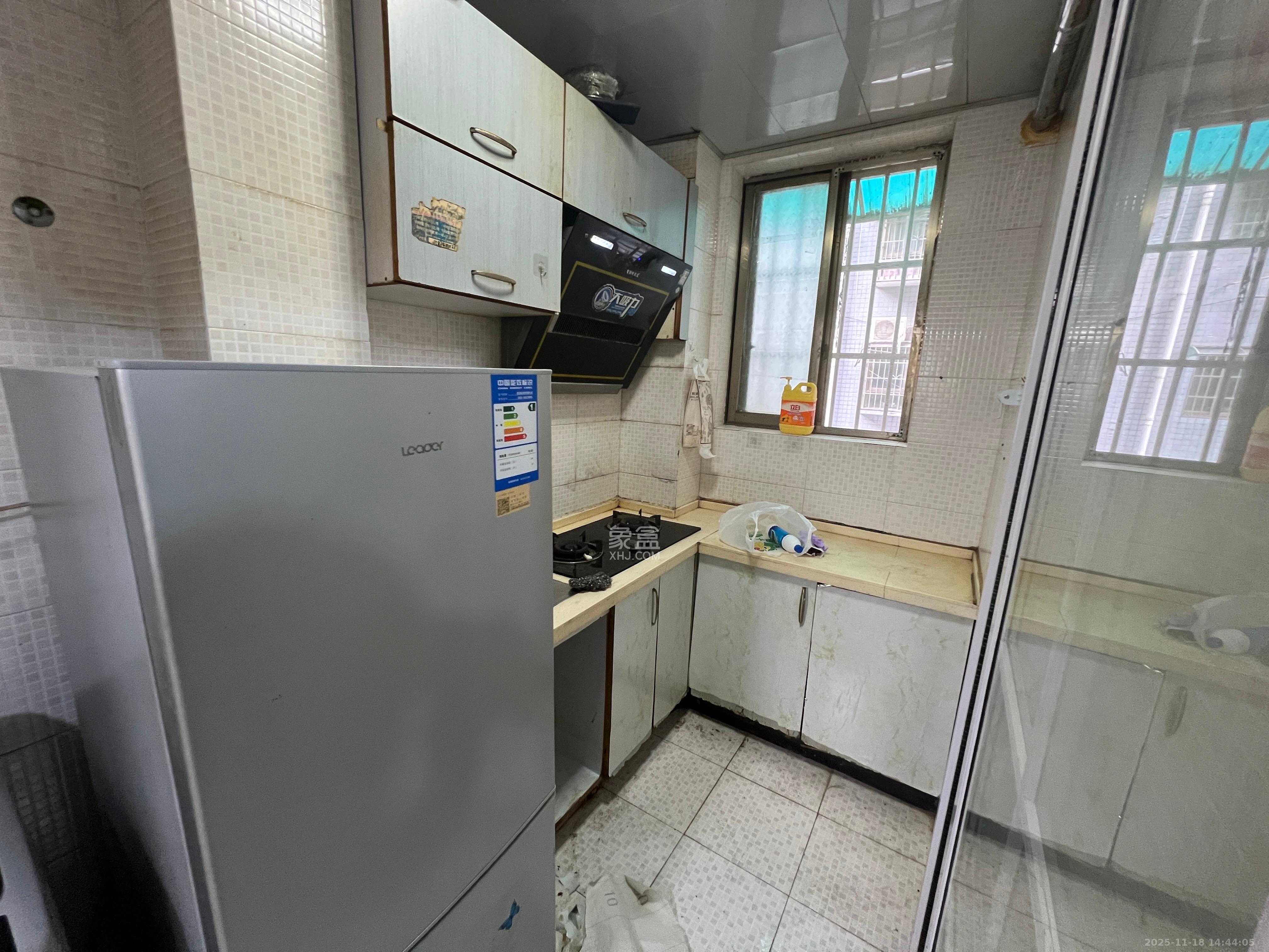 三和公寓  1室1厅1卫    1100.0元/月室内图