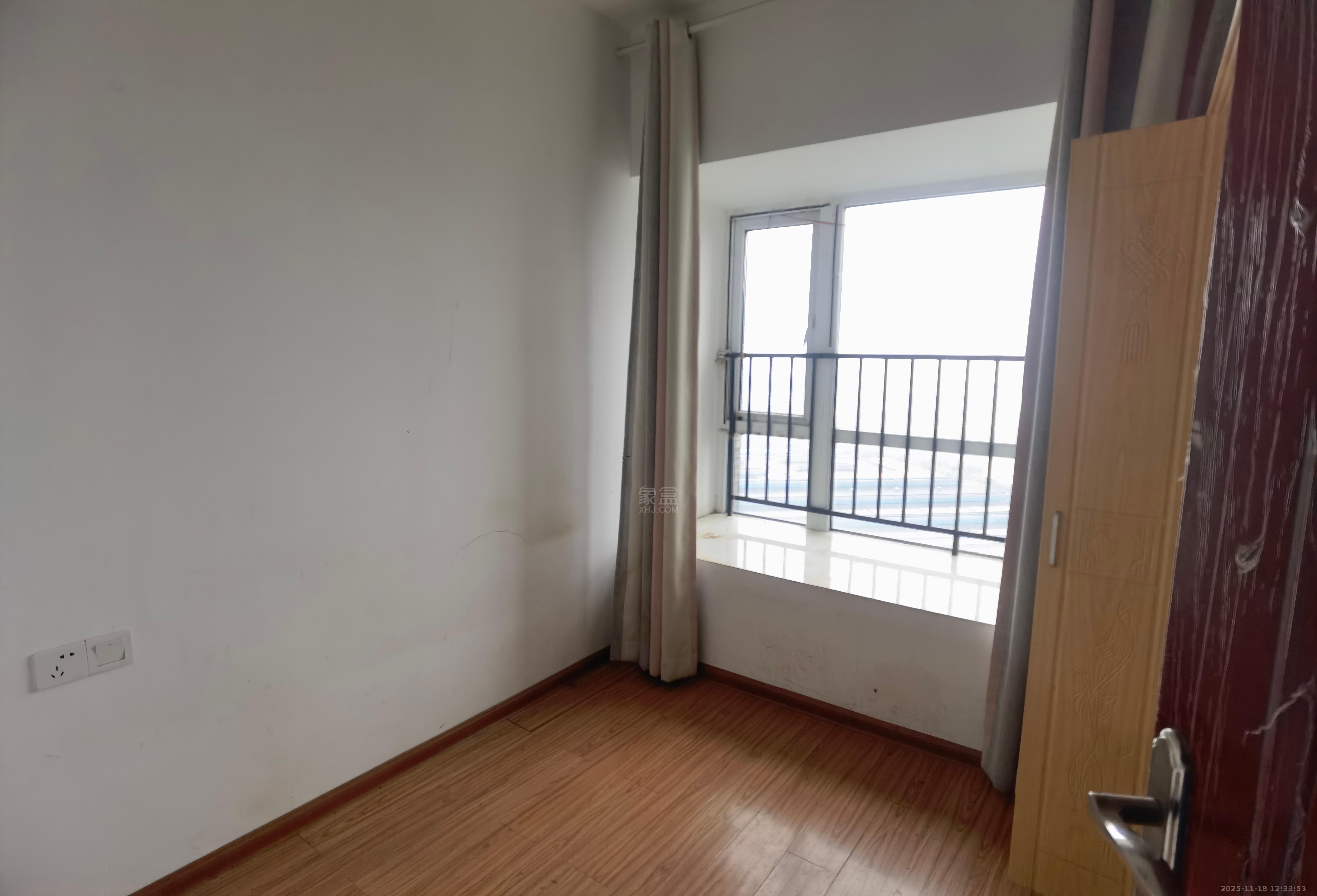 美的城三期  3室2厅2卫    1500.0元/月室内图