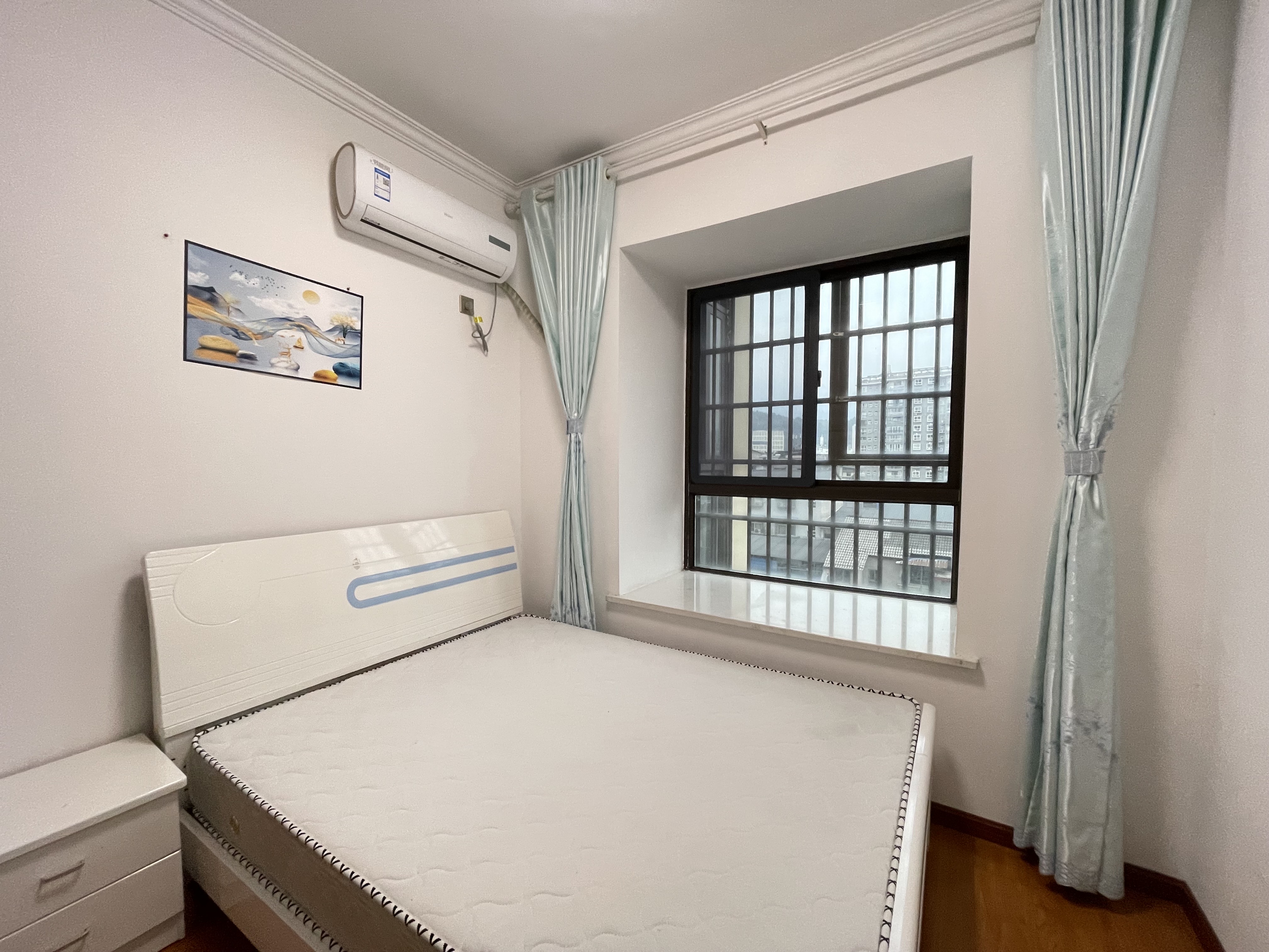 金域滨江  3室2厅1卫    1800.0元/月室内图