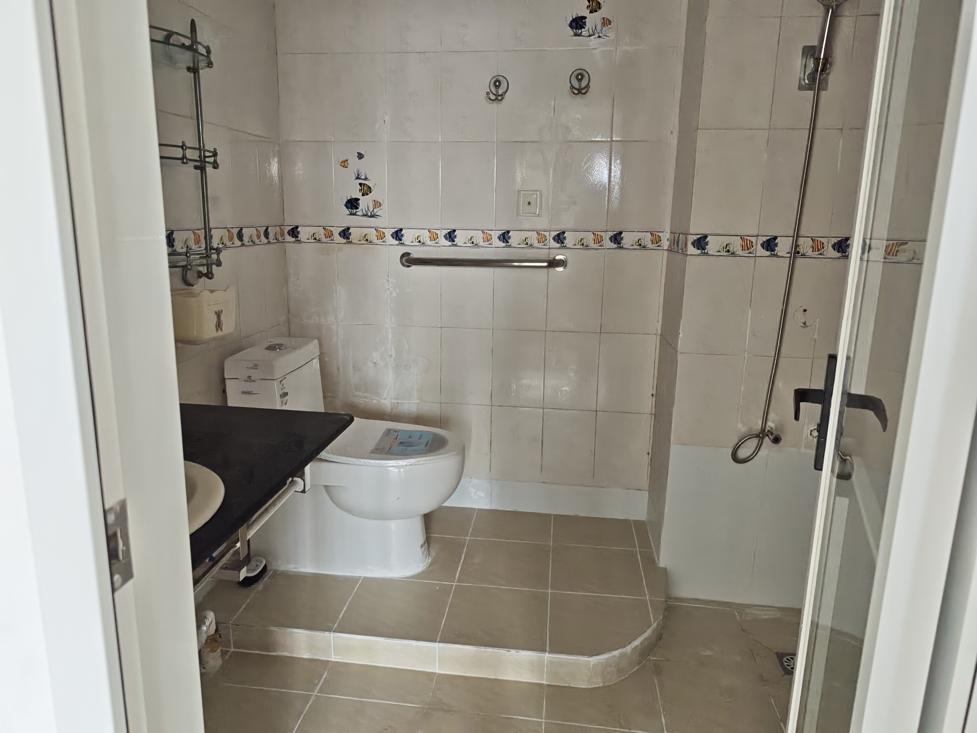 椰岛大厦 3室2厅2卫 3300.0元/月 椰岛大厦 3室2厅2卫 3300.0元/月室内图