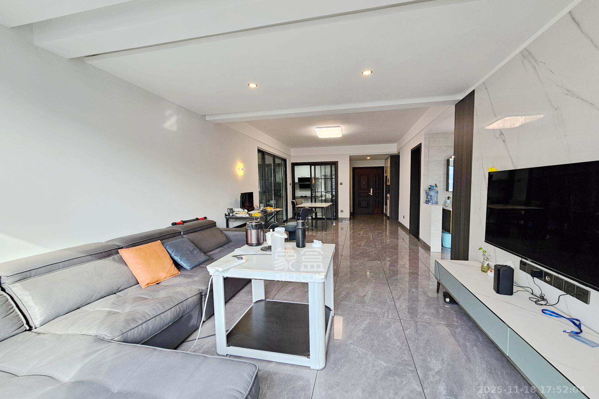 长房东旭国际 3室2厅1卫 110.0万 长房东旭国际 3室2厅1卫 110.0万客厅