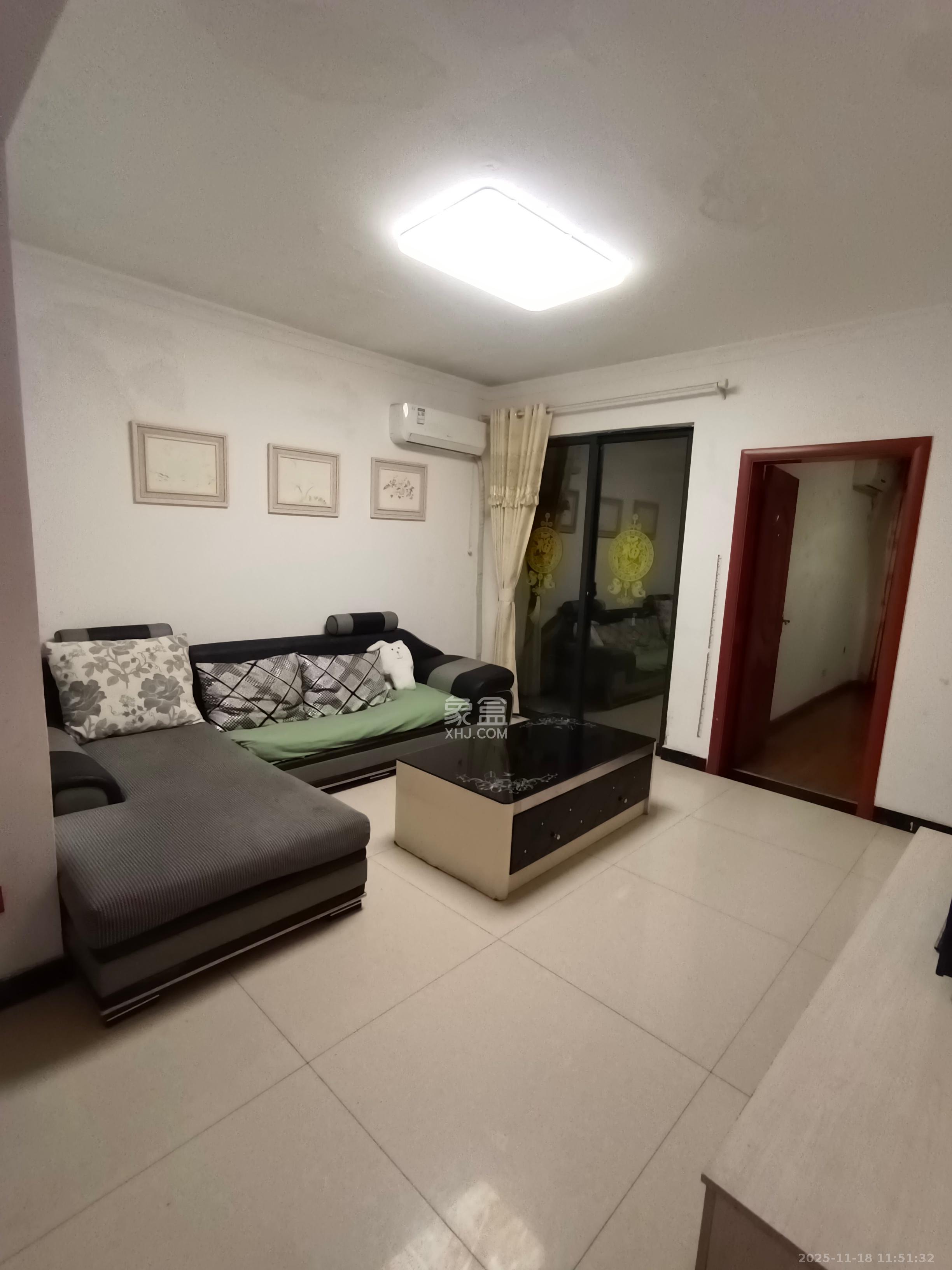 长房时代城  1室2厅1卫    2500.0元/月