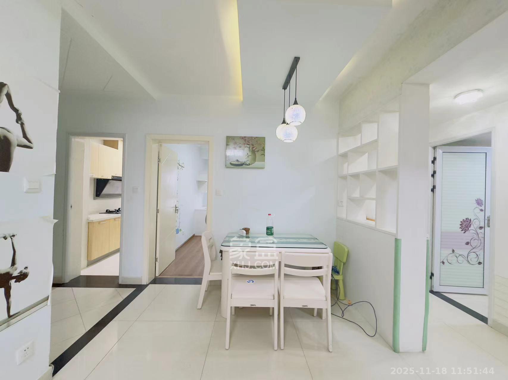 荣盛花语馨苑 3室2厅1卫 2300.0元/月 荣盛花语馨苑 3室2厅1卫 2300.0元/月室内图