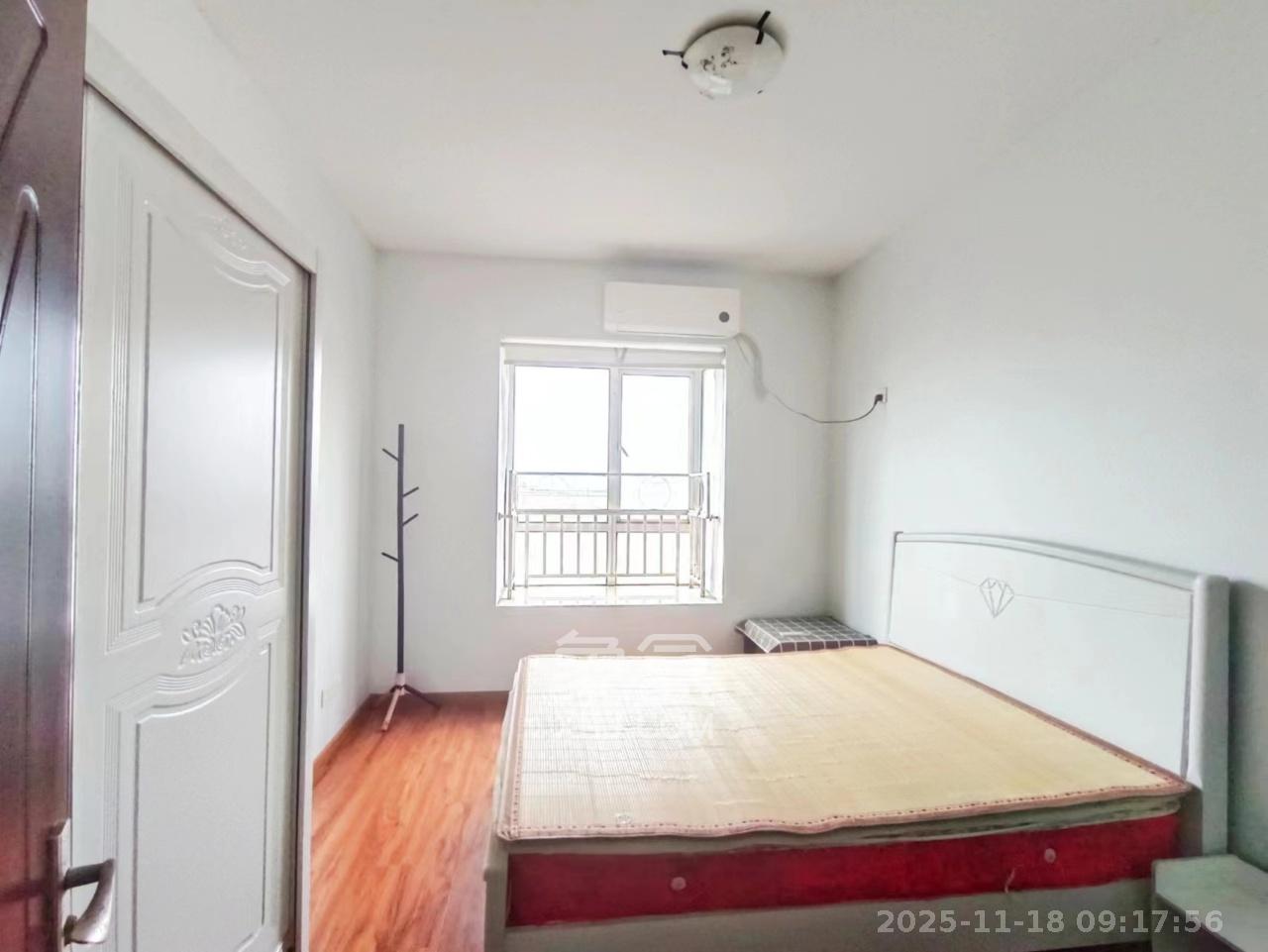 麓山枫情  2室1厅1卫    2200.0元/月室内图