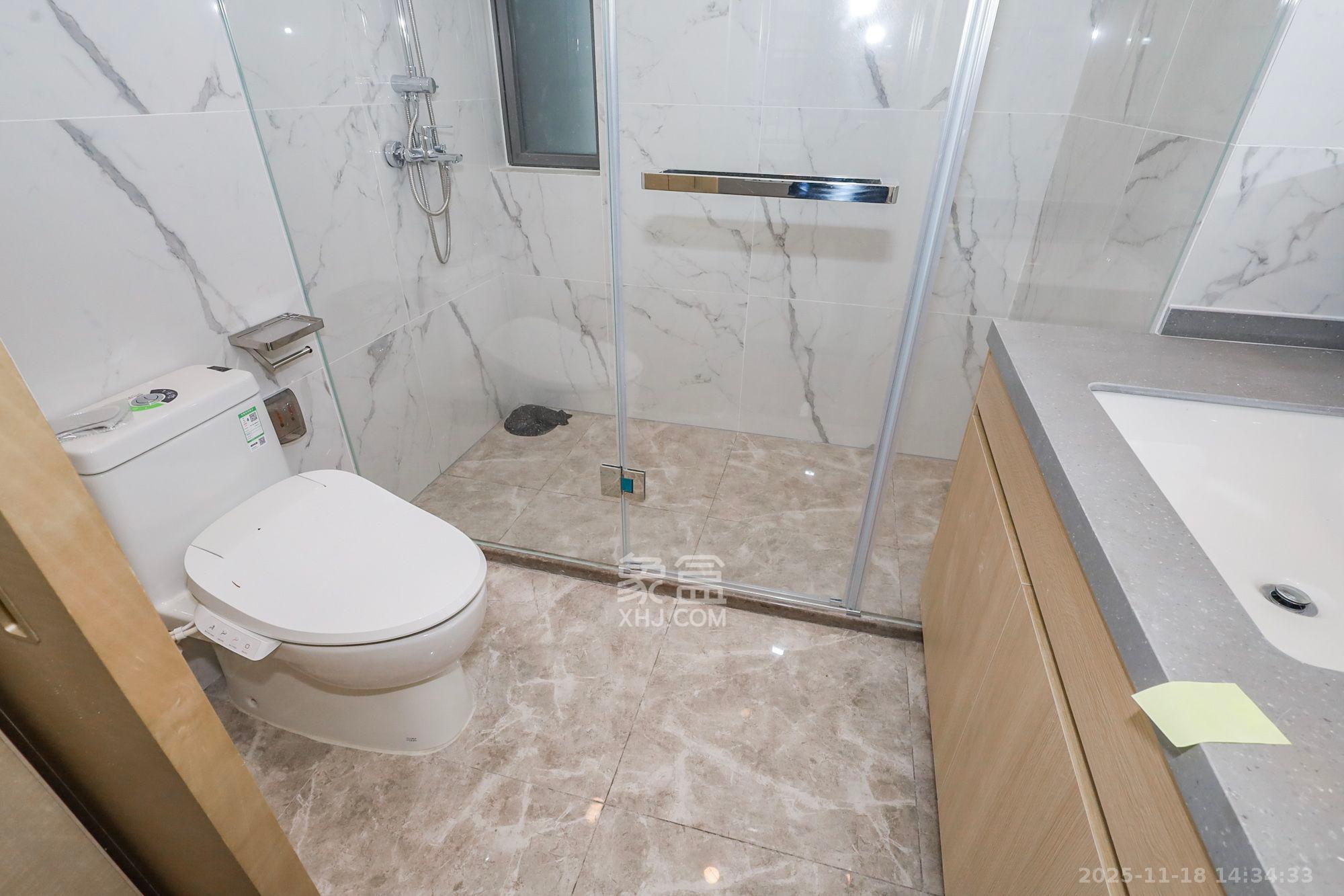 复地滨江金融中心  4室2厅2卫    4200.0元/月室内图