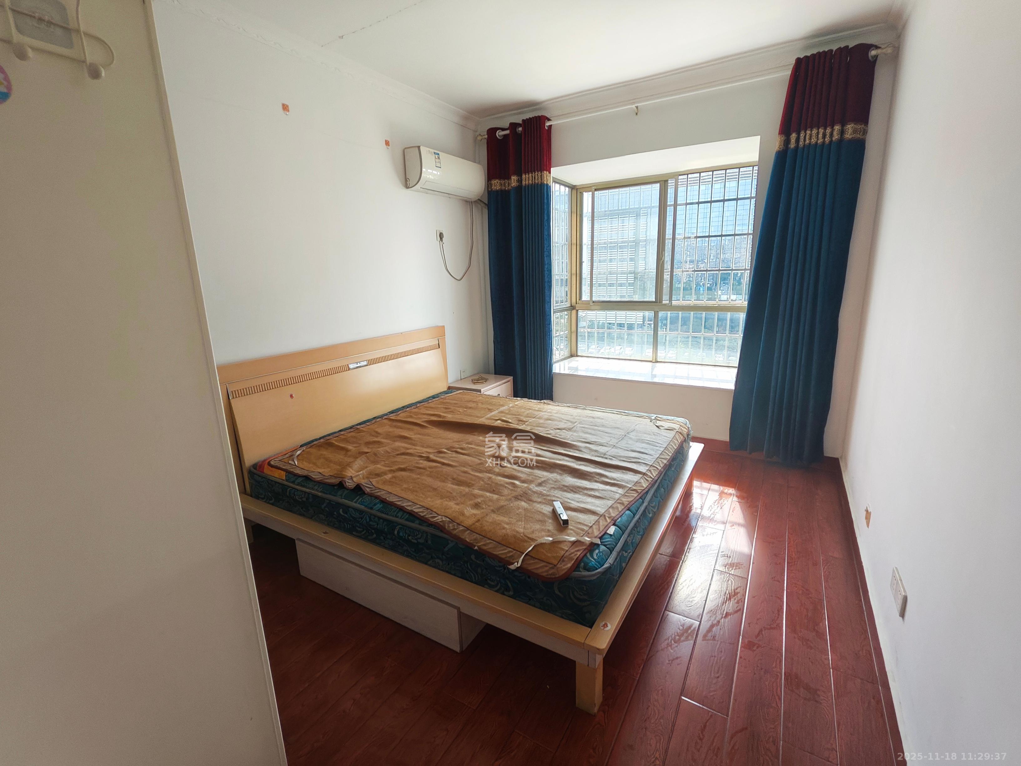 九峰安置小区 3室1厅1卫 1600.0元/月 九峰安置小区 3室1厅1卫 1600.0元/月室内图