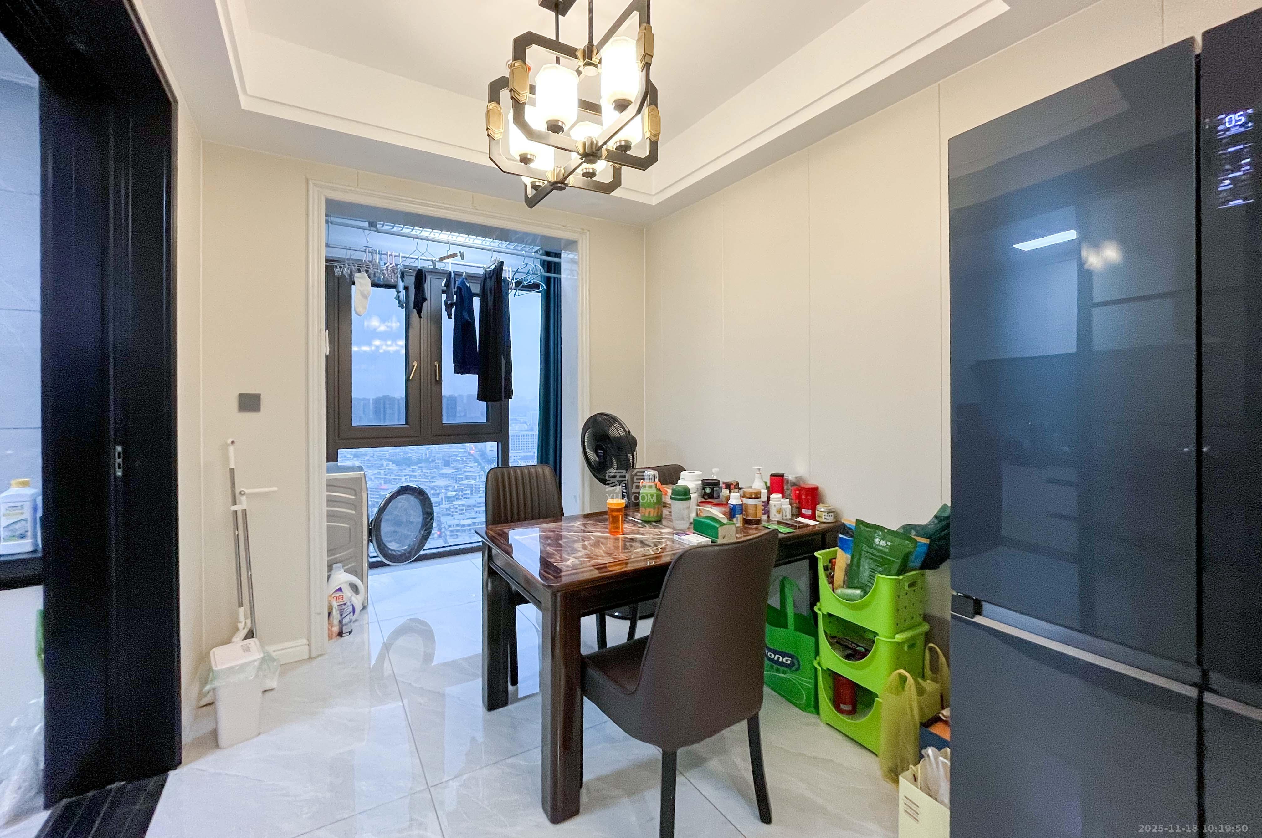 中建梅溪湖中心  3室2厅2卫    175.0万其他