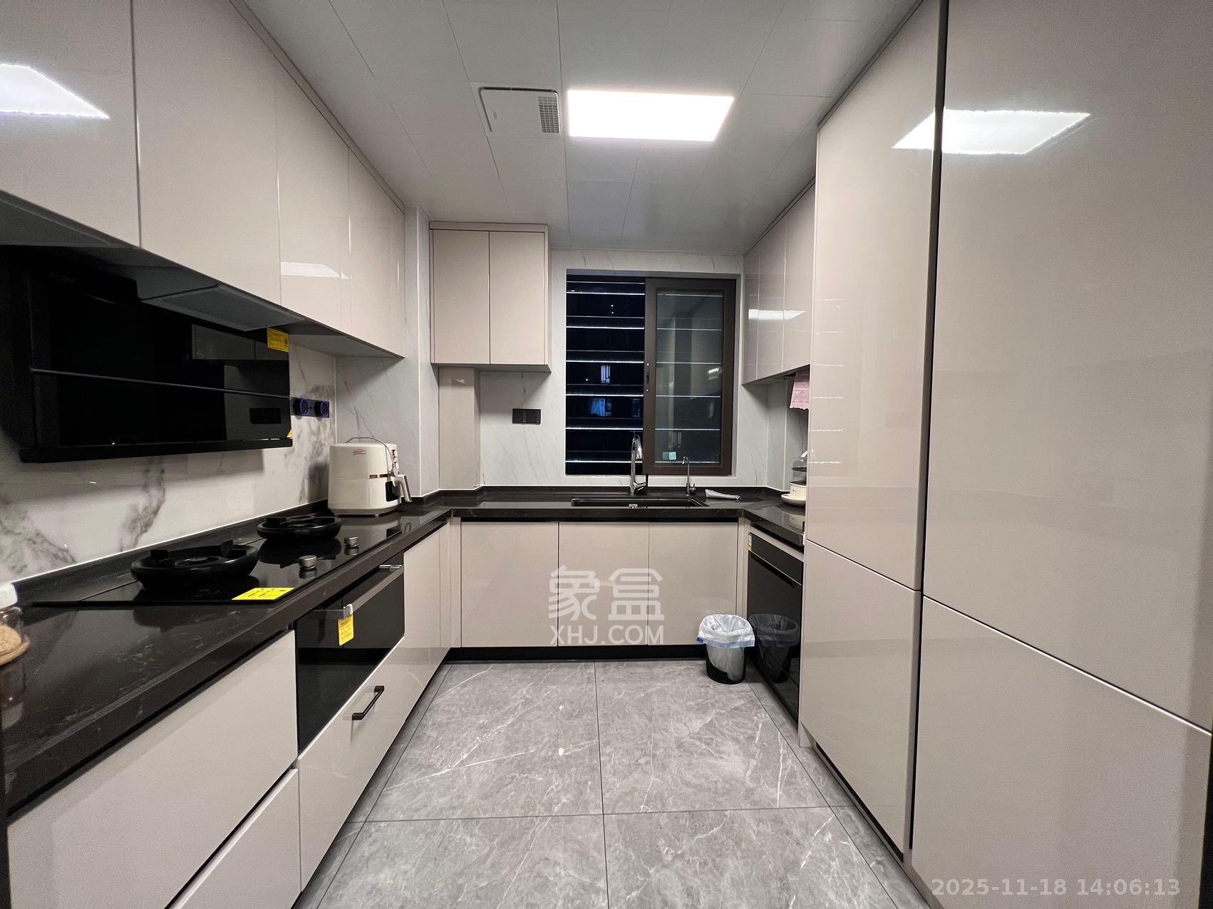 龙湖铂金中心(龙湖春江郦城) 3室2厅2卫 8800.0元/月 龙湖铂金中心(龙湖春江郦城) 3室2厅2卫 8800.0元/月室内图