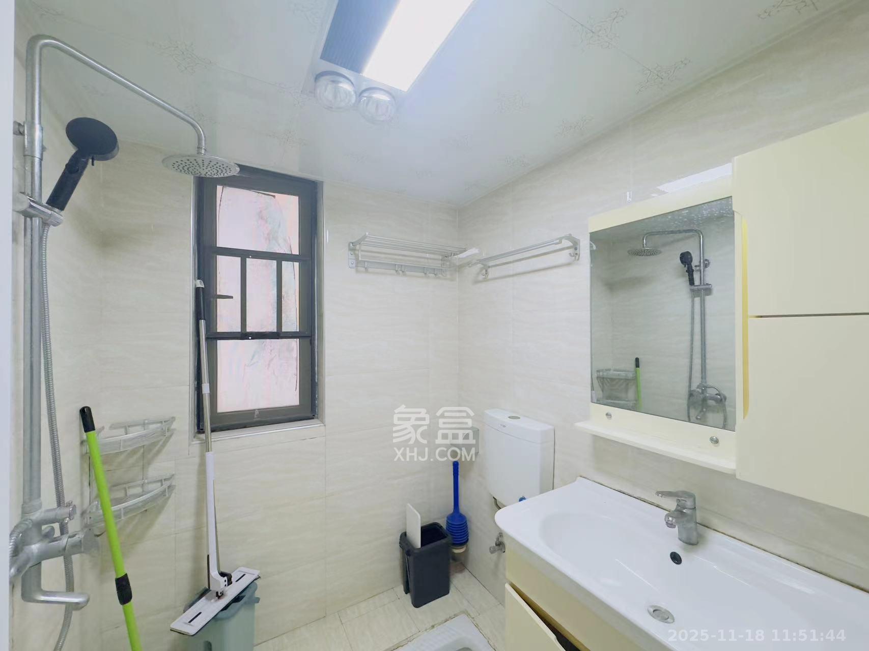 荣盛花语馨苑 3室2厅1卫 2300.0元/月 荣盛花语馨苑 3室2厅1卫 2300.0元/月室内图