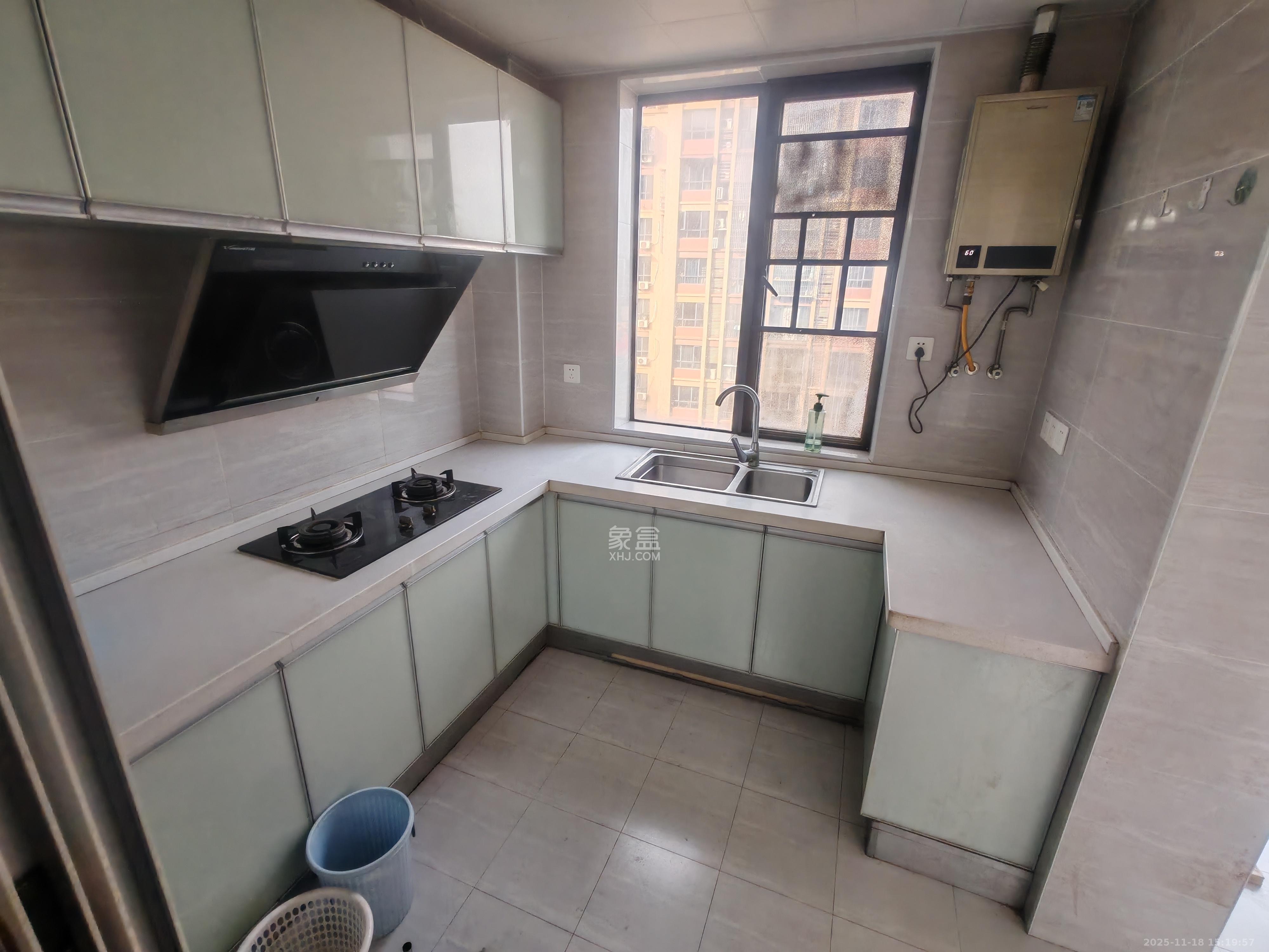 嘉福长安郡(融信澜悦、嘉福好美家园) 3室2厅2卫 2000.0元/月 嘉福长安郡(融信澜悦、嘉福好美家园) 3室2厅2卫 2000.0元/月室内图