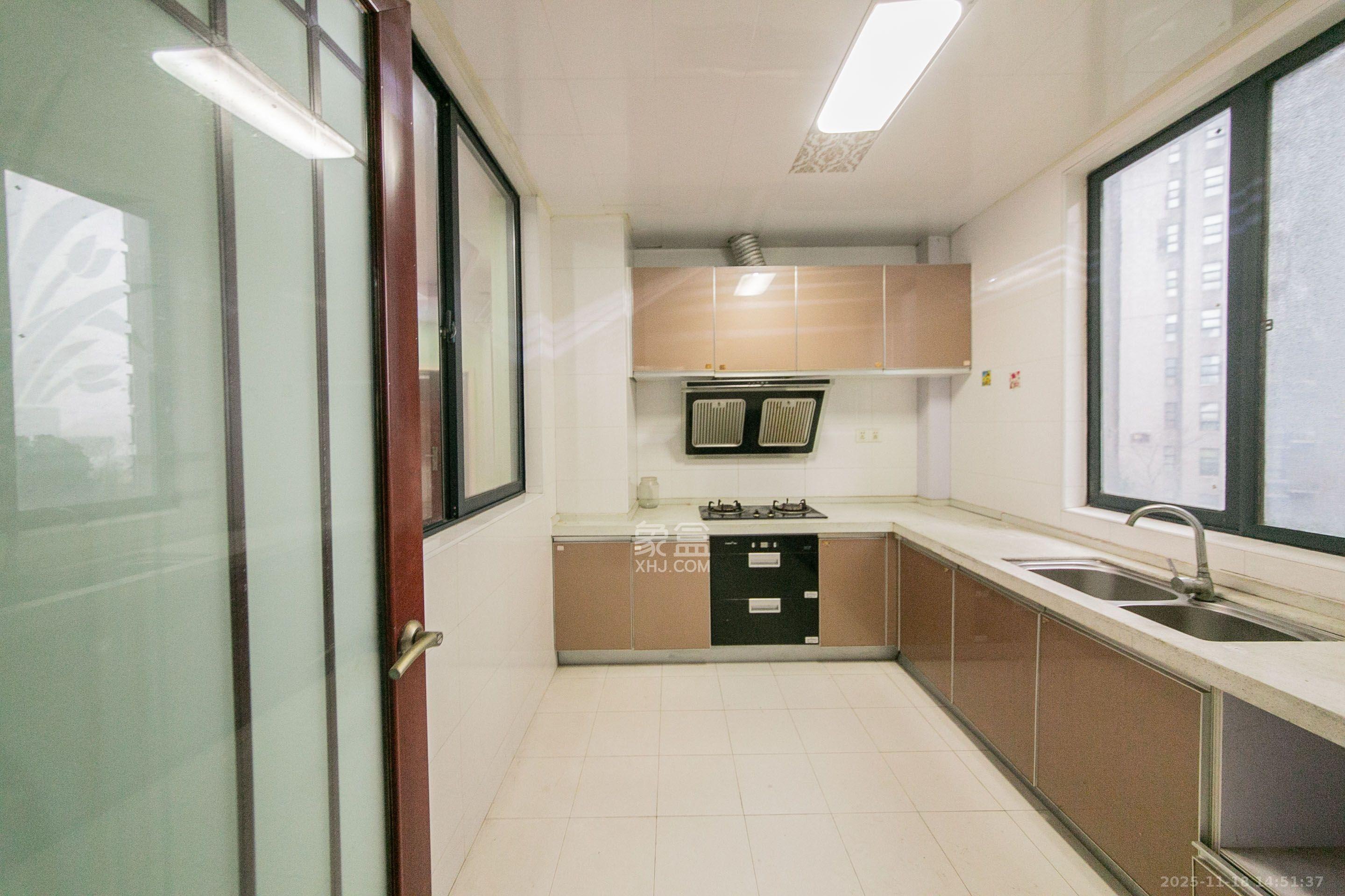 湘江世纪城临江苑 4室2厅2卫 3200.0元/月 湘江世纪城临江苑 4室2厅2卫 3200.0元/月室内图