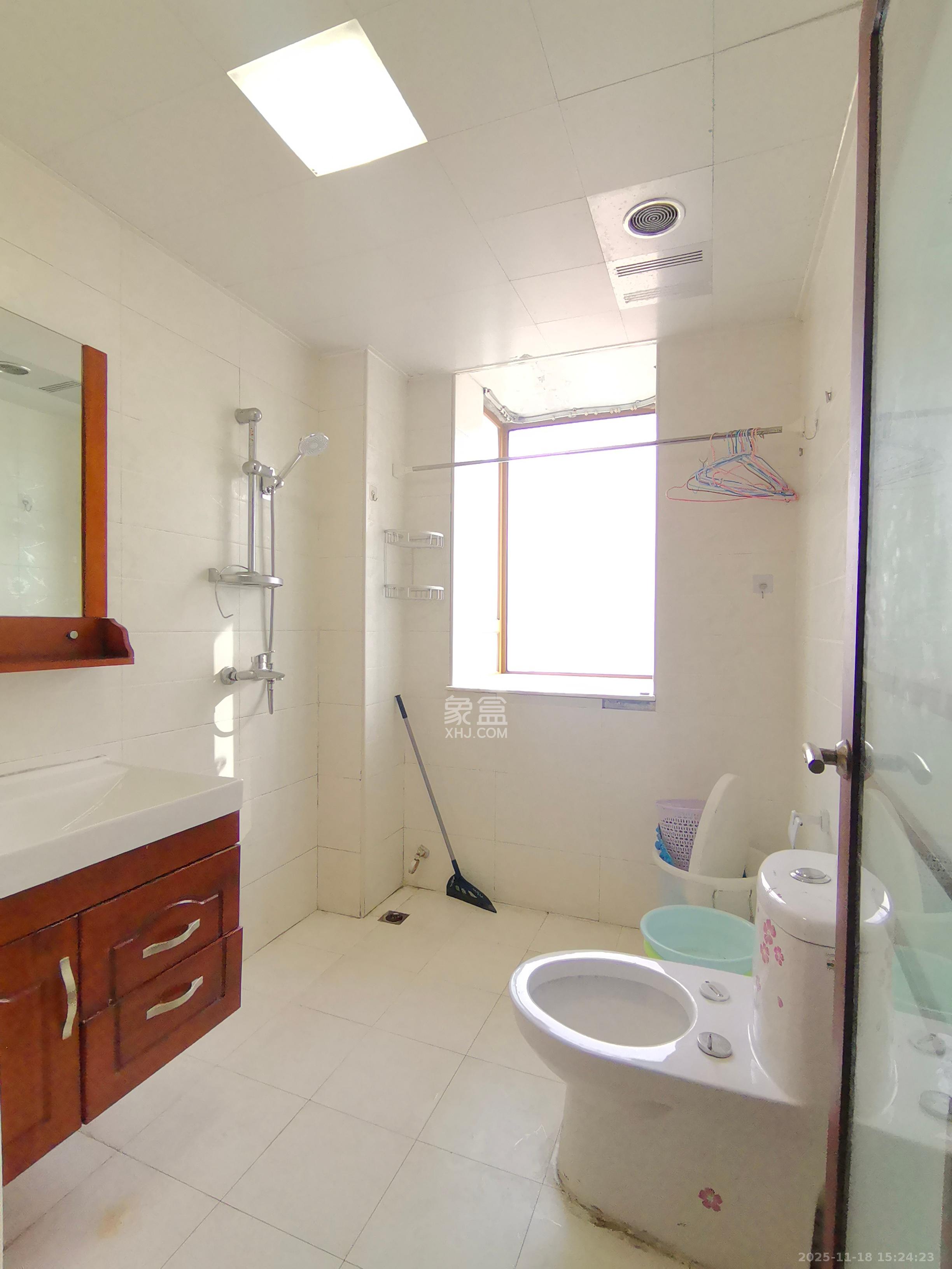 天健芙蓉盛世一期 3室2厅2卫 3300.0元/月 天健芙蓉盛世一期 3室2厅2卫 3300.0元/月室内图