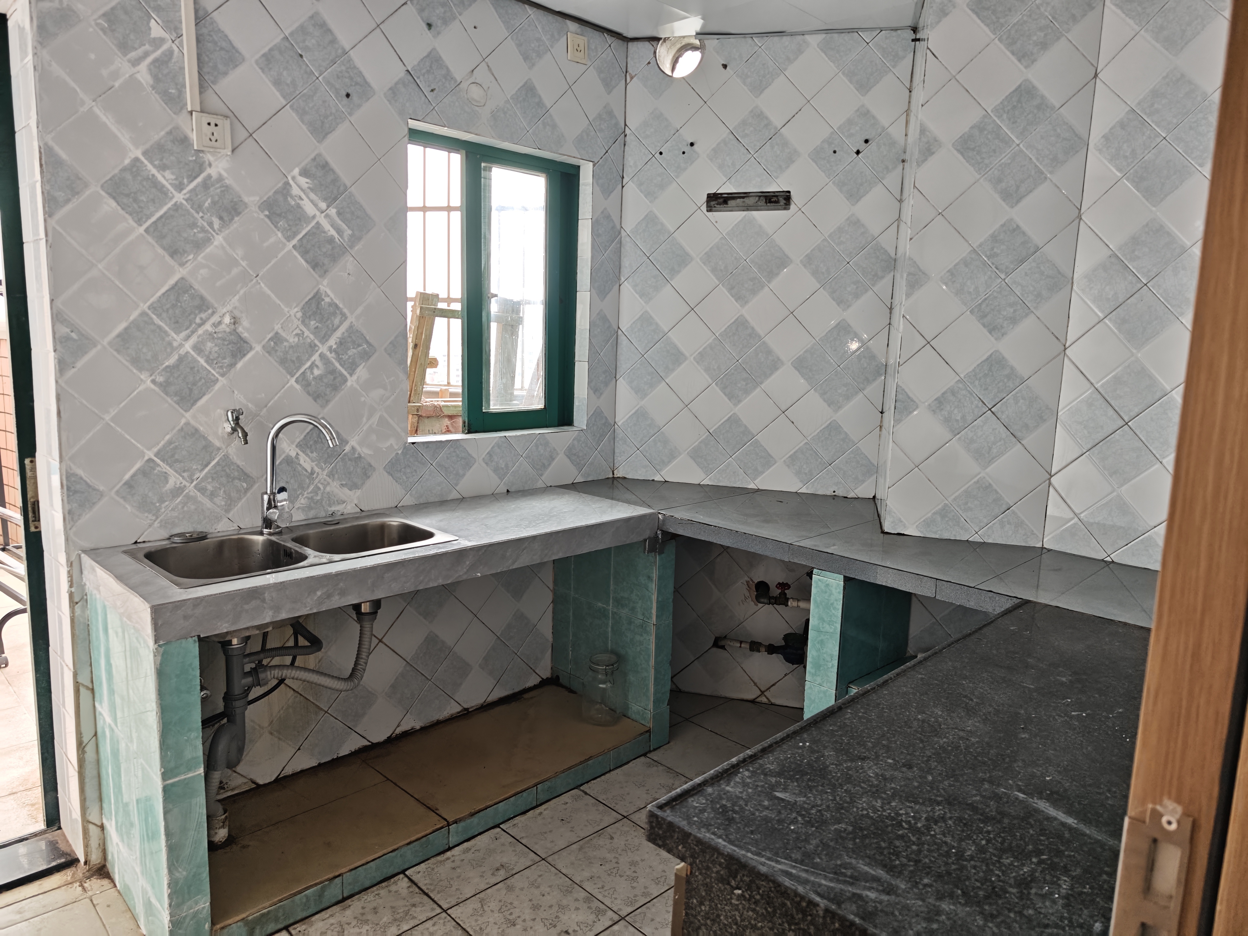 椰岛大厦 3室2厅2卫 3300.0元/月 椰岛大厦 3室2厅2卫 3300.0元/月室内图