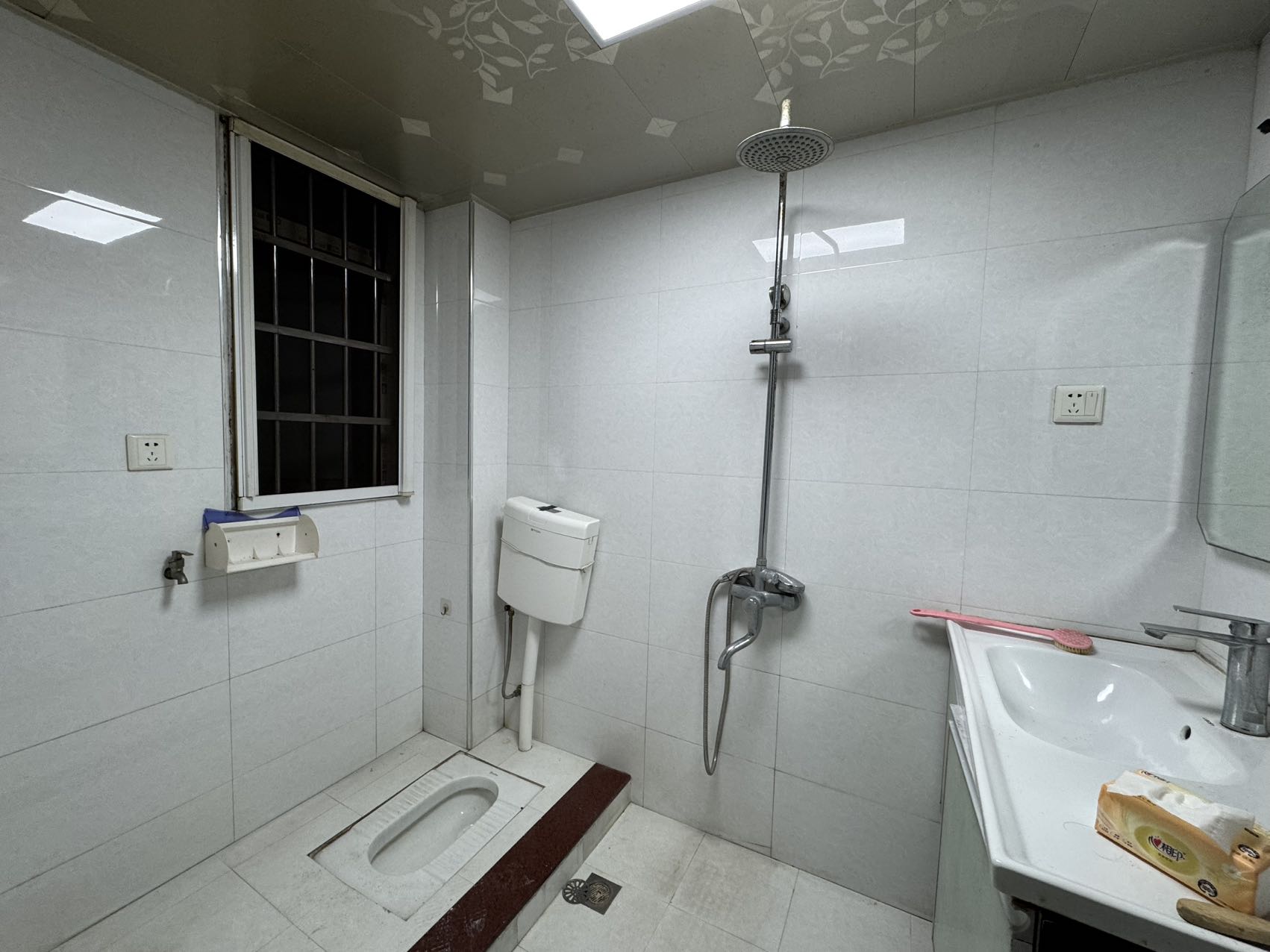 龙洲馨苑 3室2厅2卫 1800.0元/月 龙洲馨苑 3室2厅2卫 1800.0元/月室内图