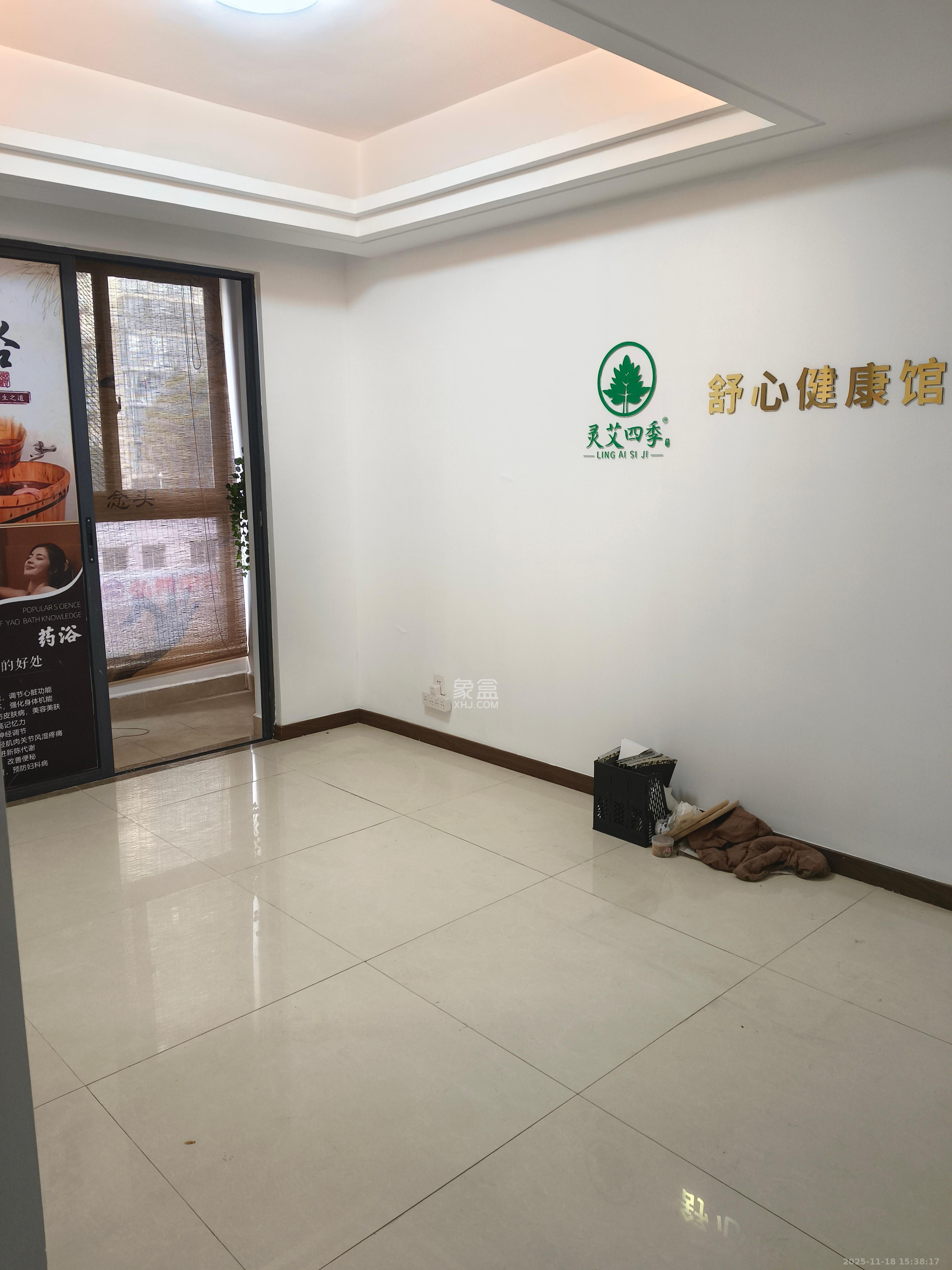 藏珑湖上国际花园 4室2厅2卫 3000.0元/月 藏珑湖上国际花园 4室2厅2卫 3000.0元/月室内图