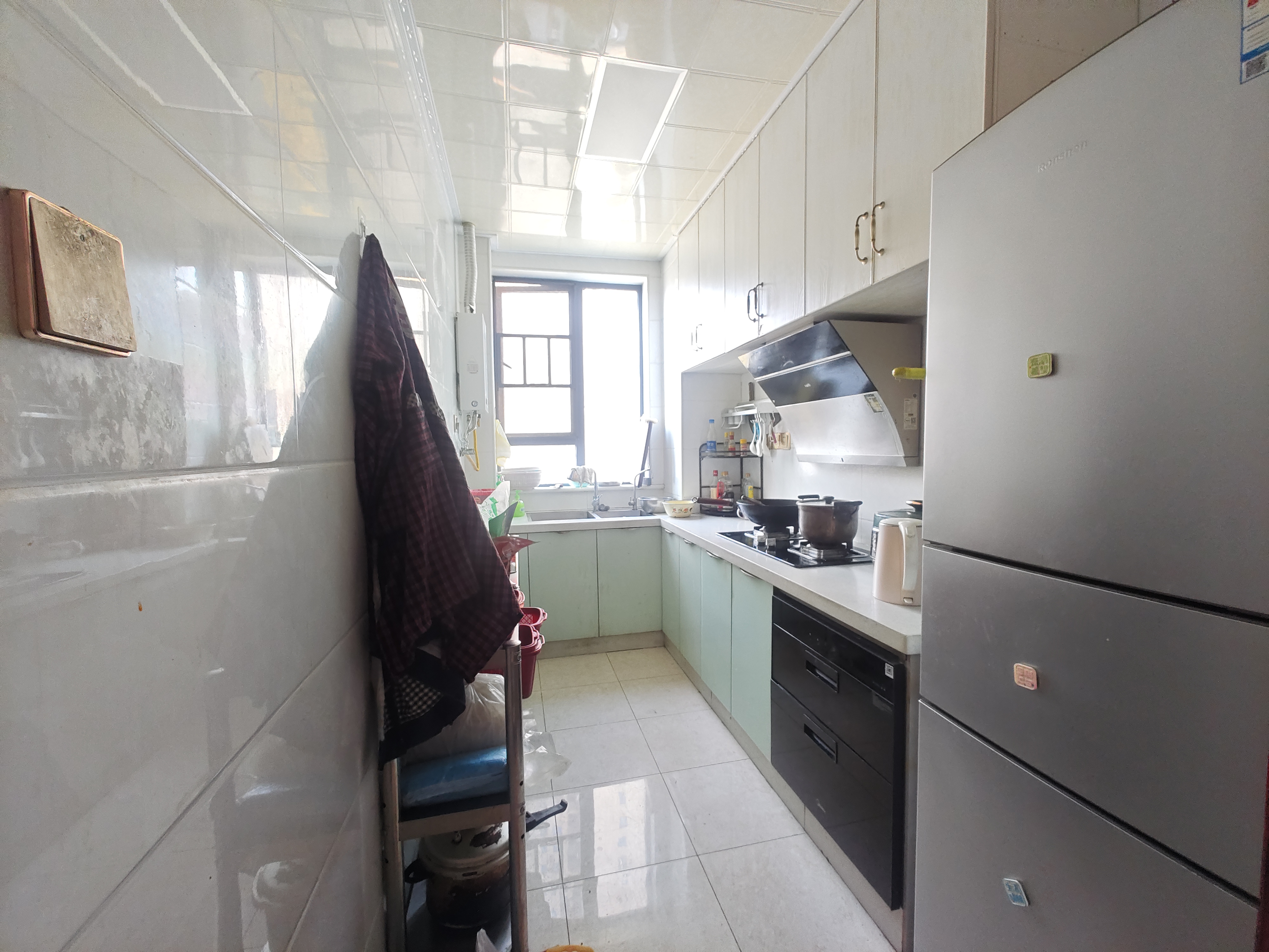 百弘学府城  3室2厅2卫    68.8万客厅