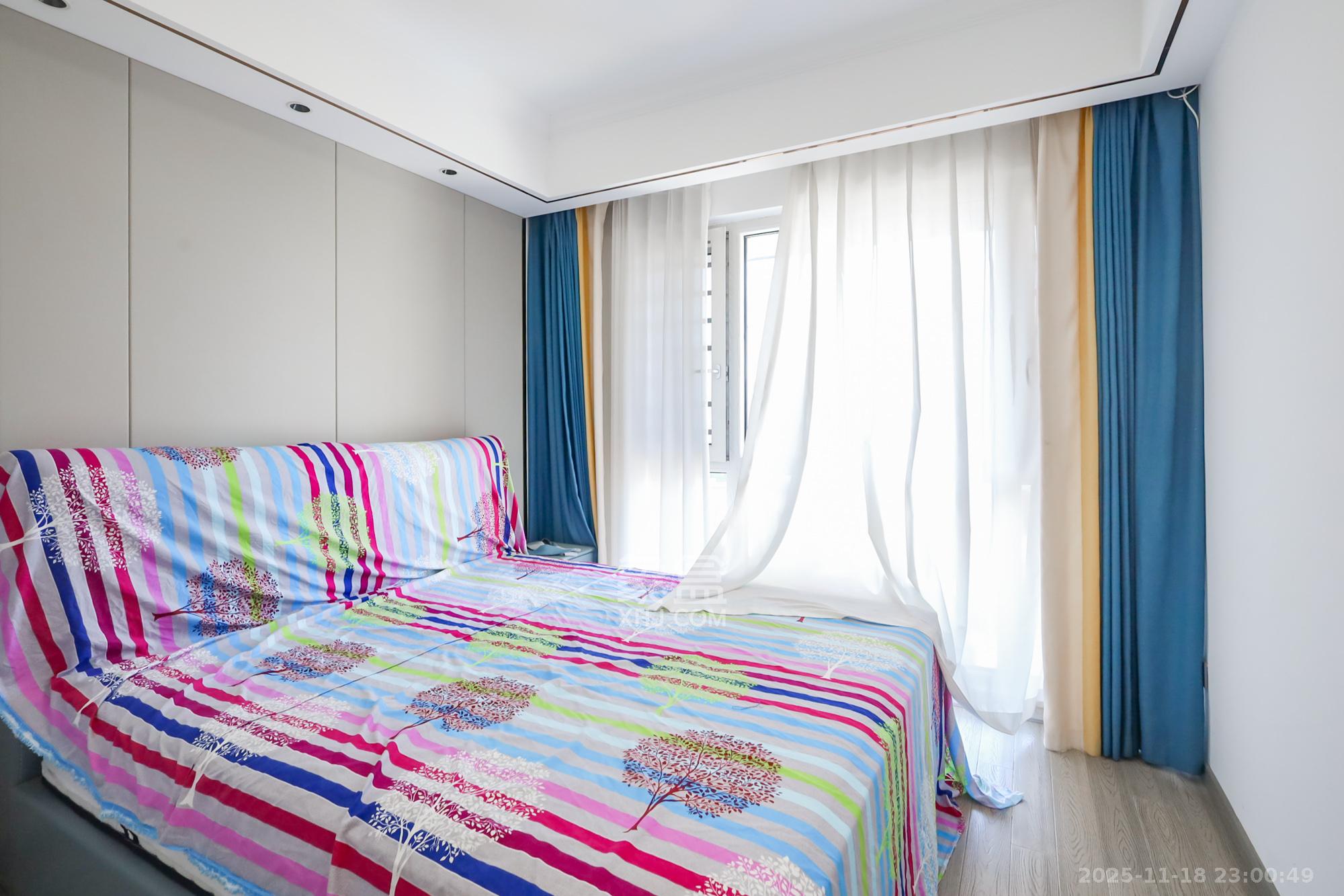 华韵城市海岸(城市水岸苑) 5室2厅3卫 210.0万 华韵城市海岸(城市水岸苑) 5室2厅3卫 210.0万卧室