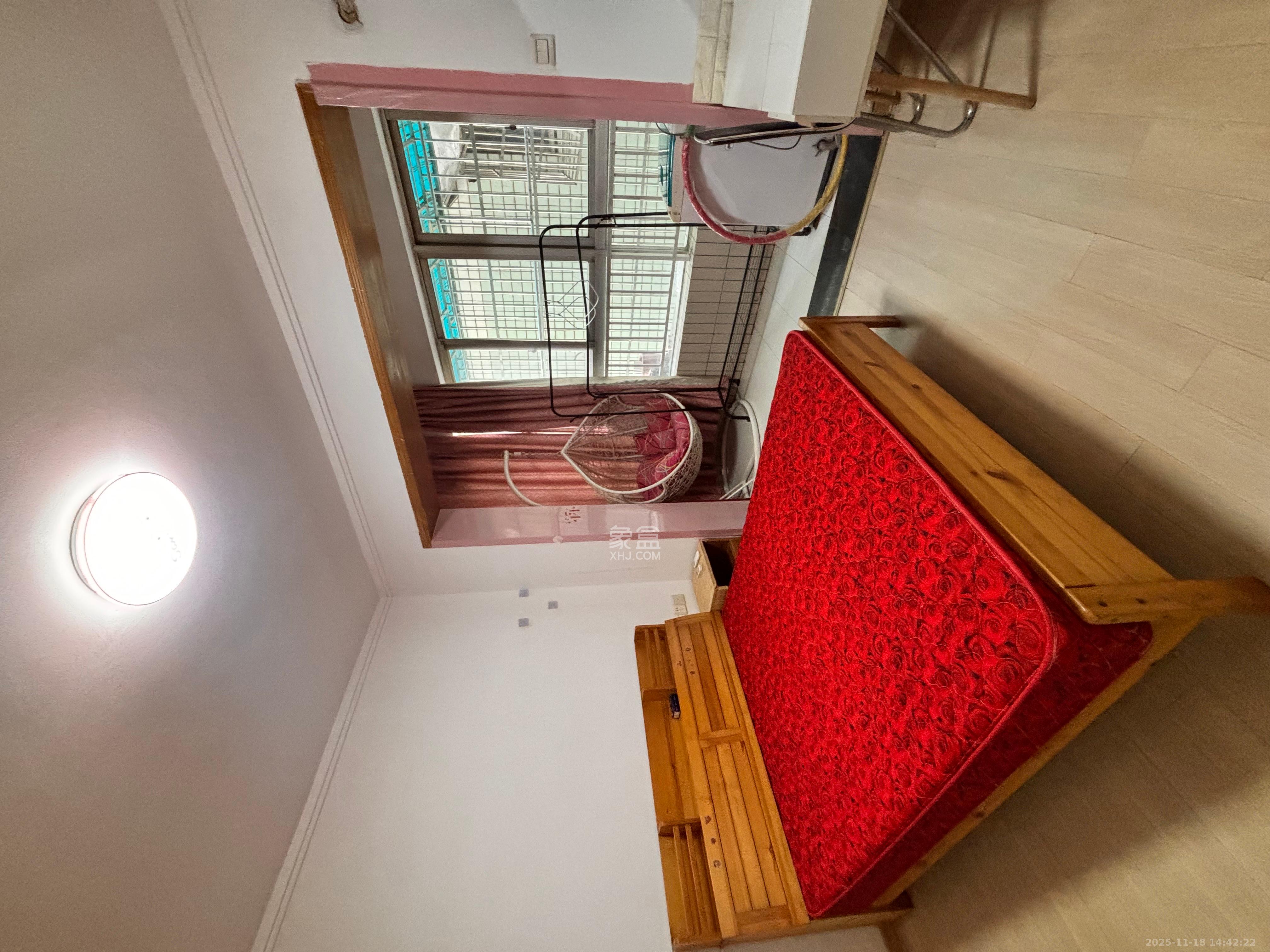 新家园  1室1厅1卫    1700.0元/月室内图