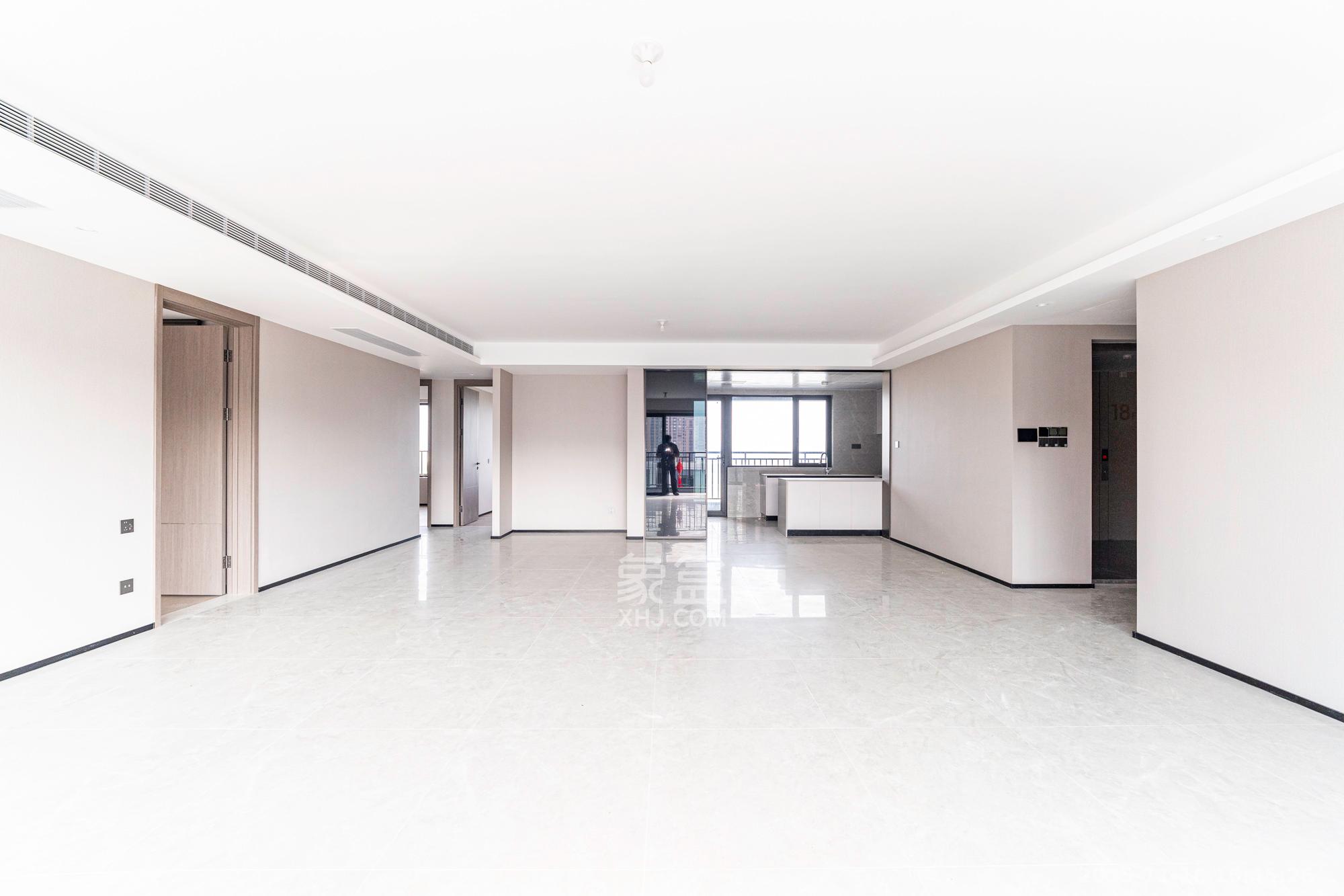 万科松湖天地 4室2厅3卫 268.8万 万科松湖天地 4室2厅3卫 268.8万客厅