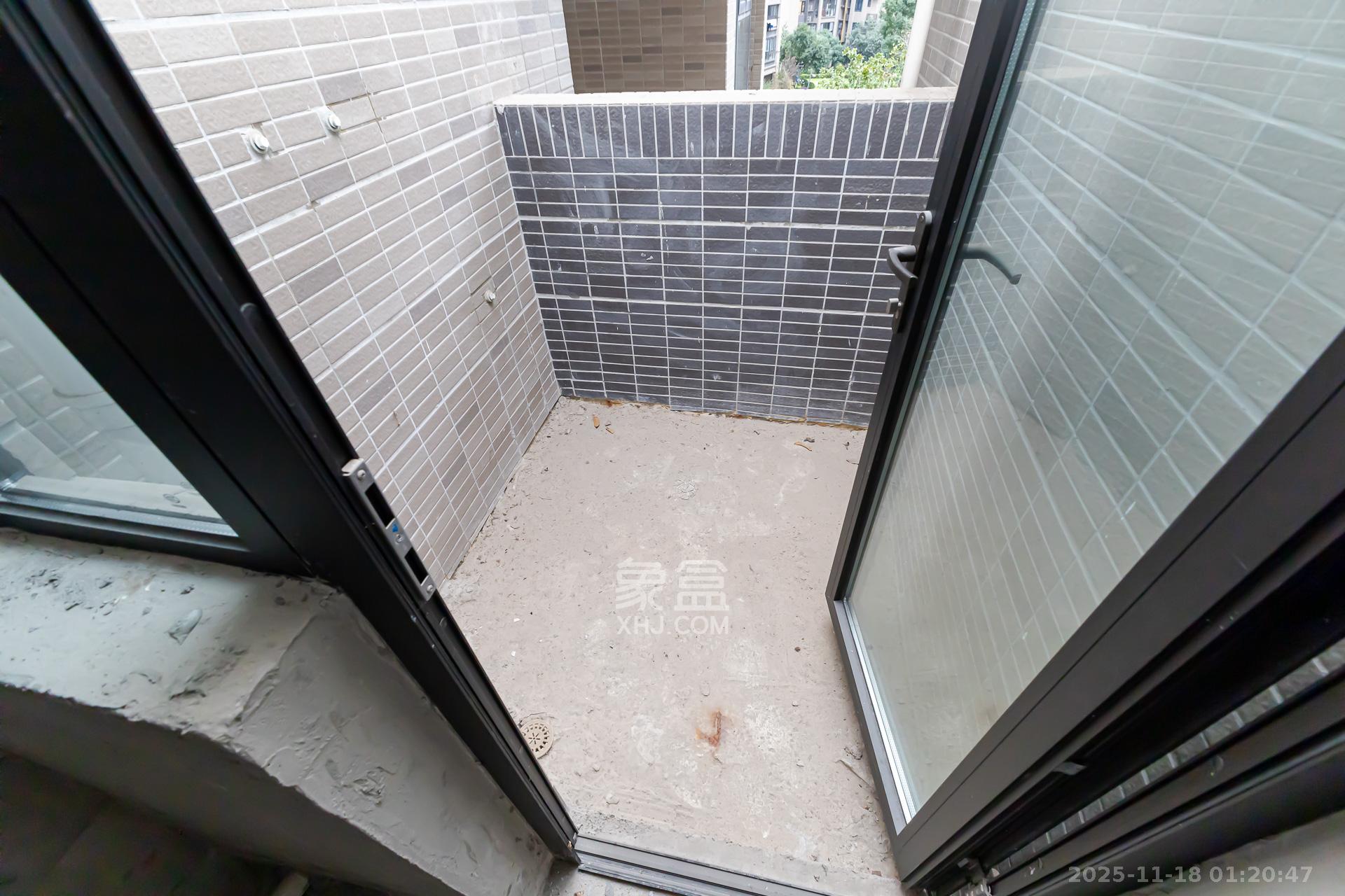 时代倾城三期 2室2厅1卫 57.0万 时代倾城三期 2室2厅1卫 57.0万阳台