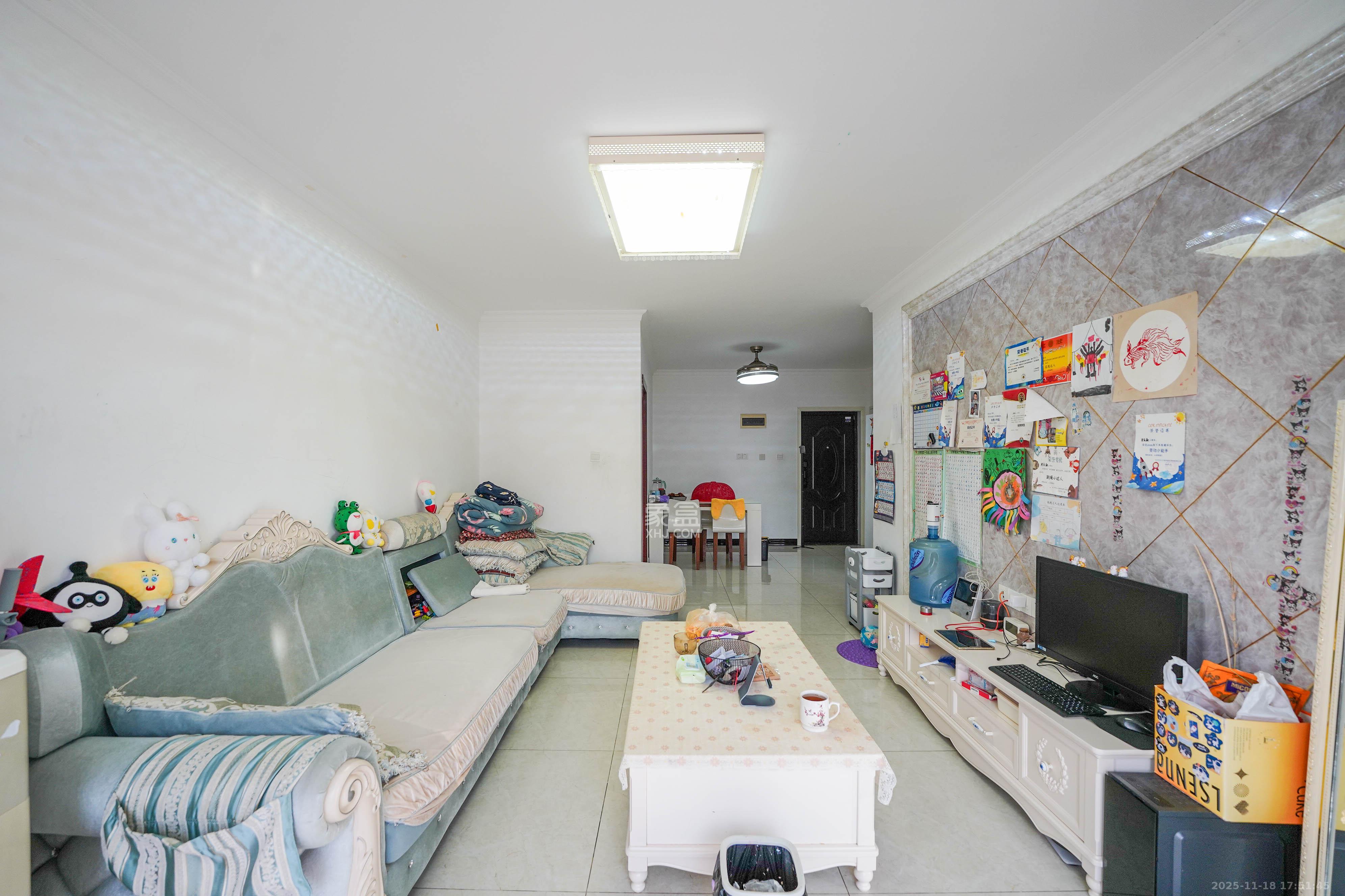 丽发新城  2室2厅1卫    58.0万客厅