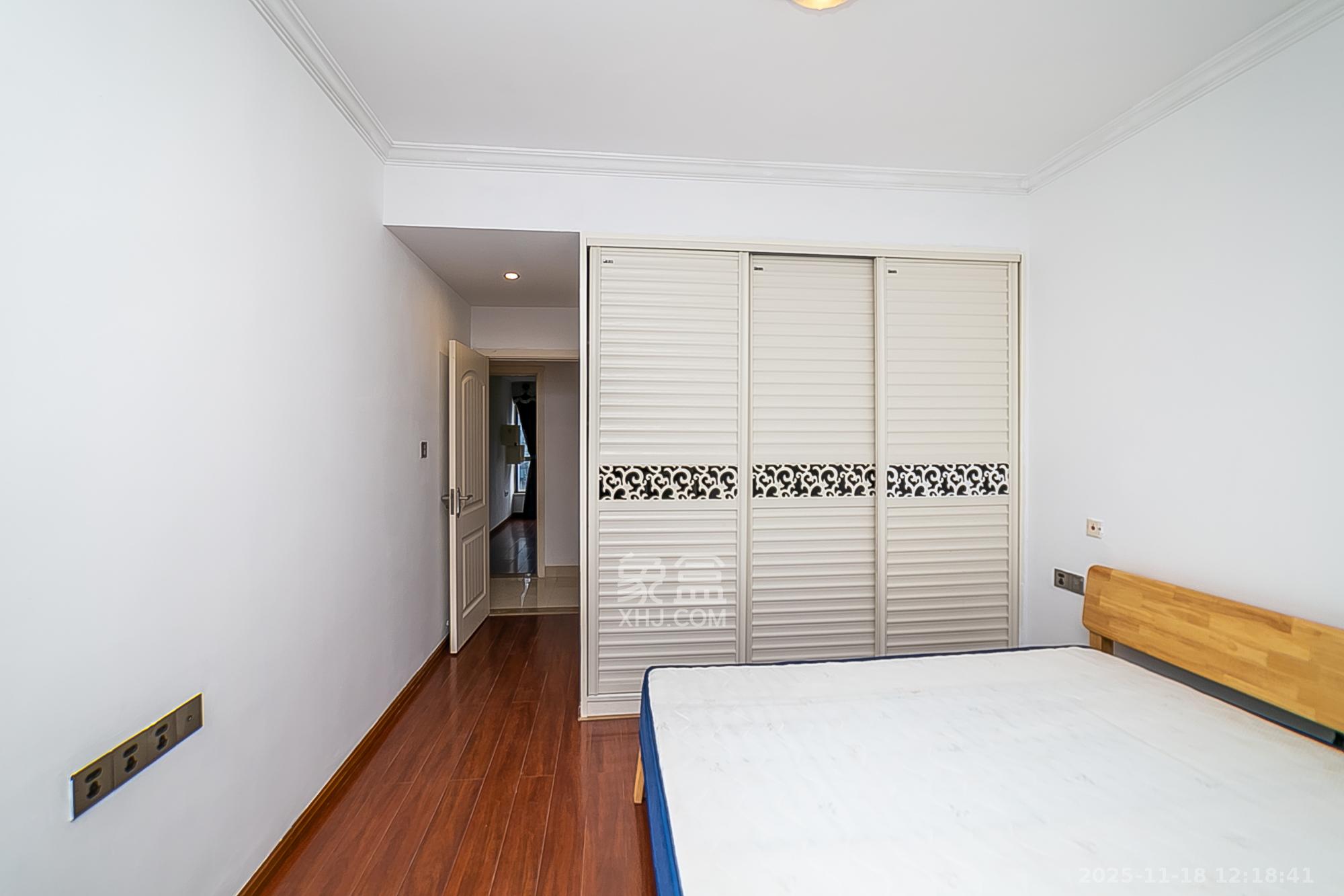 通用时代国际社区  3室2厅2卫    108.0万卧室