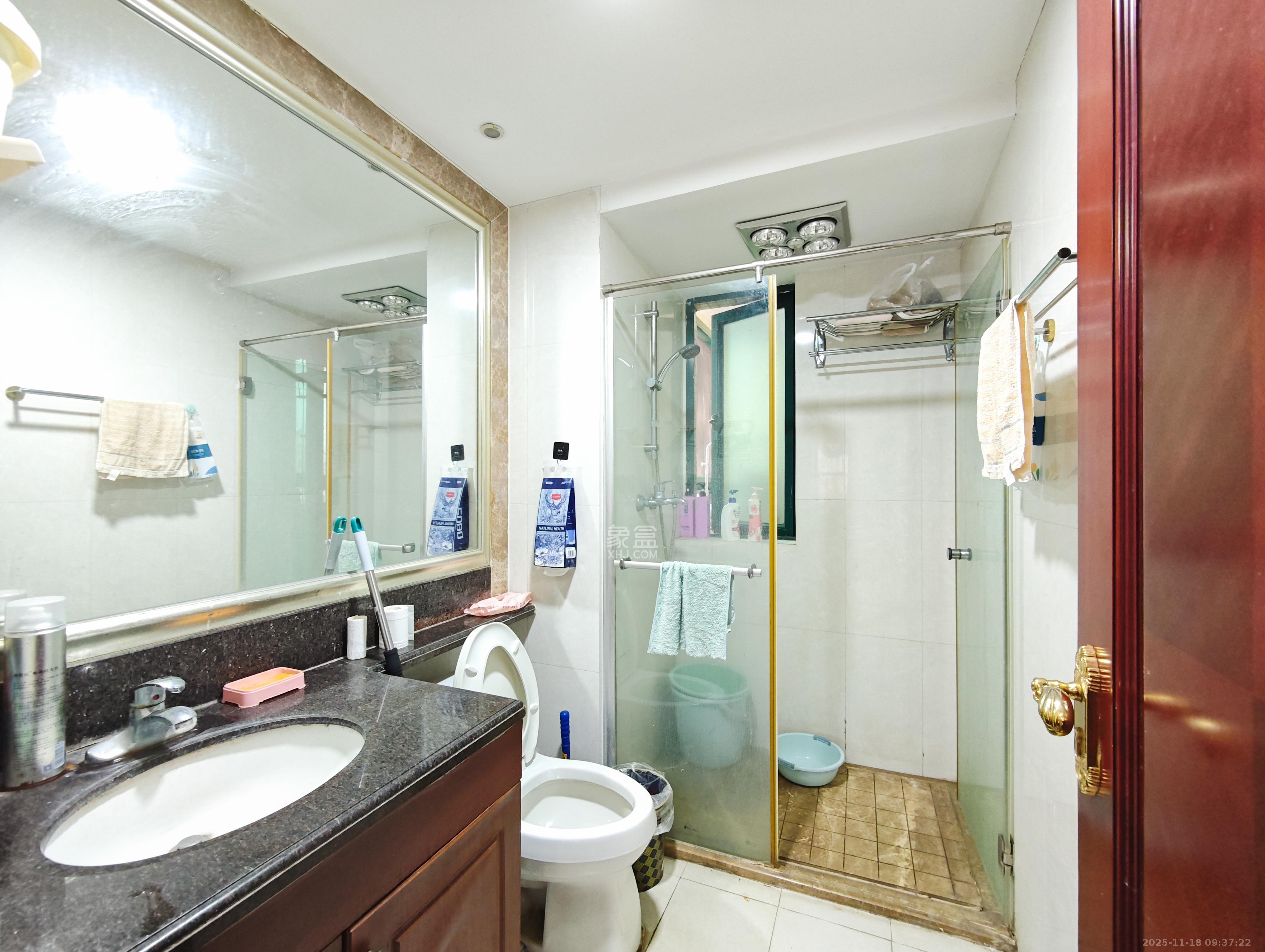 恒大城 4室2厅2卫 98.8万 恒大城 4室2厅2卫 98.8万卫生间