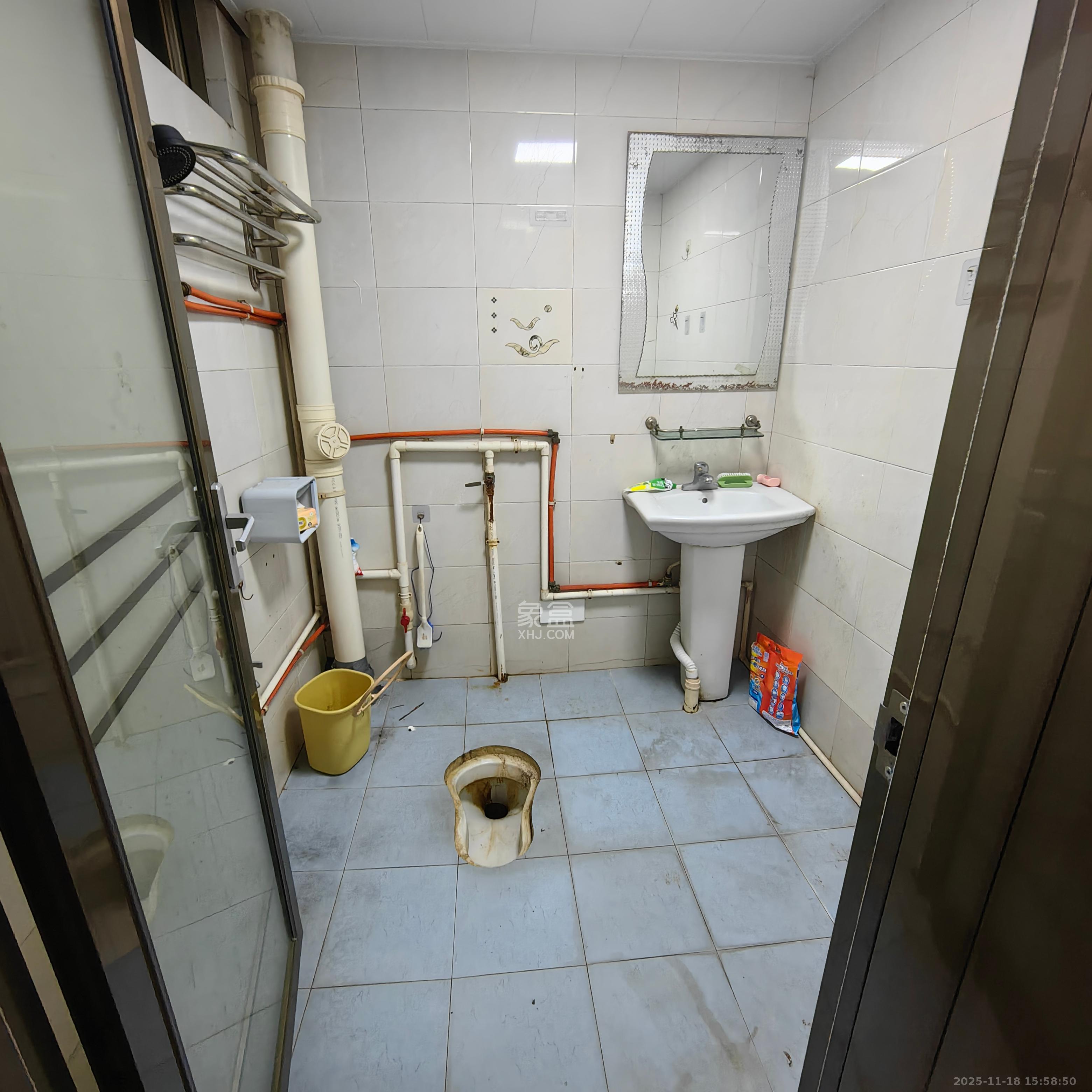 中南汽车世界  2室2厅1卫    1100.0元/月室内图