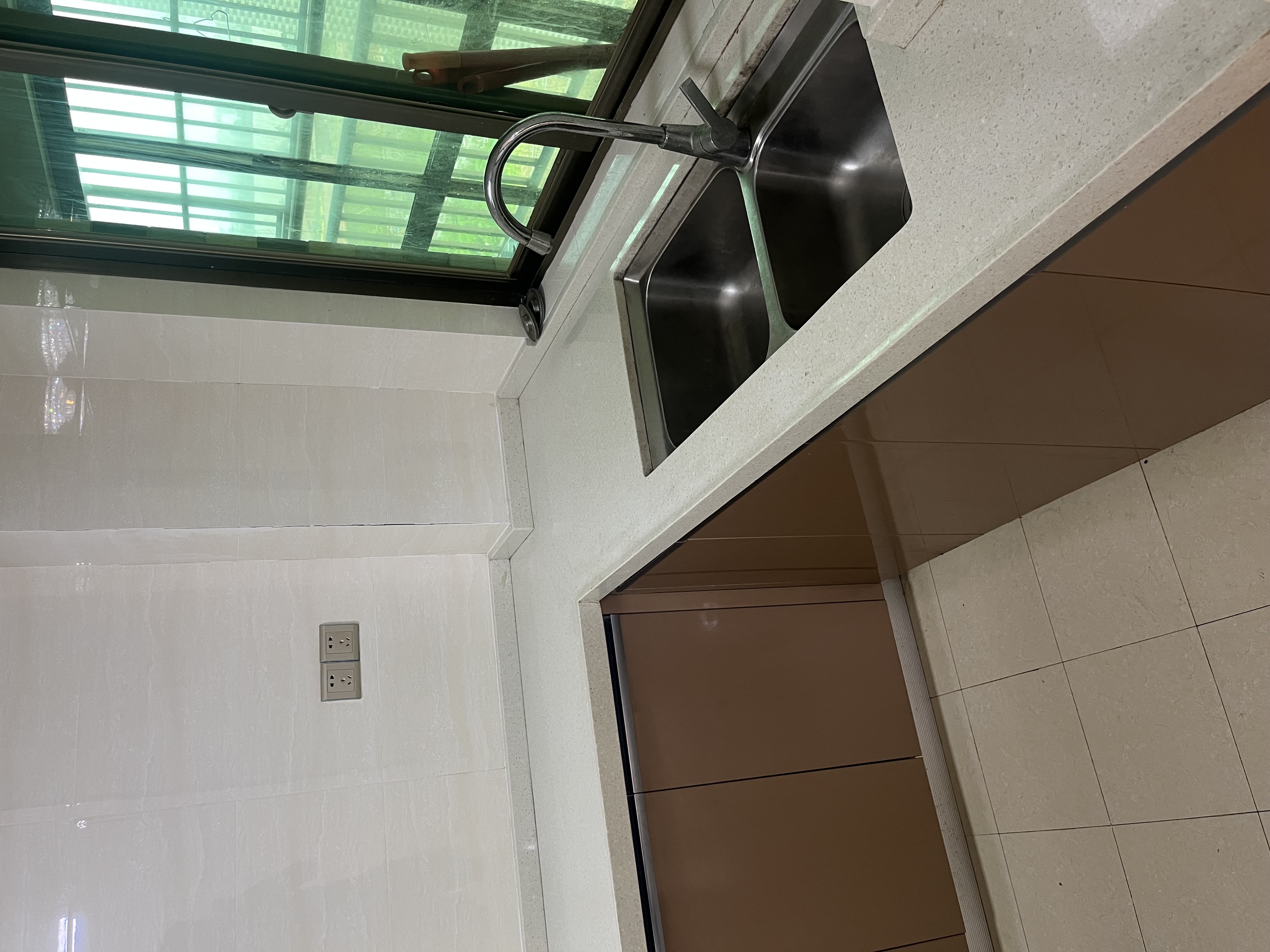 滨江宝恒  4室2厅2卫    3300.0元/月室内图