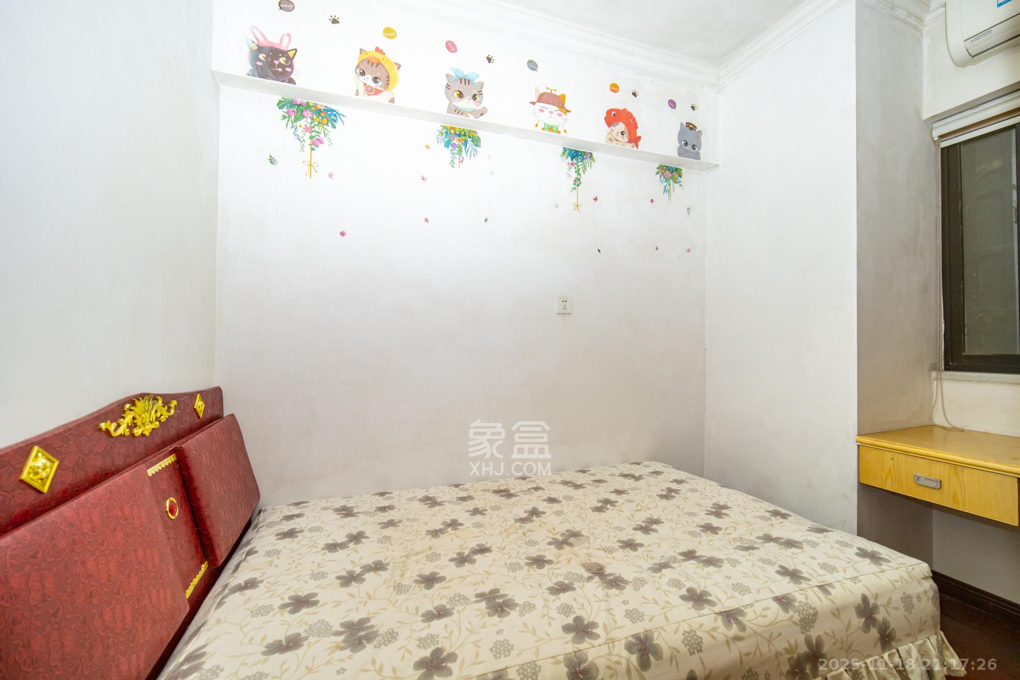 新长海广场  2室2厅1卫    45.0万卧室