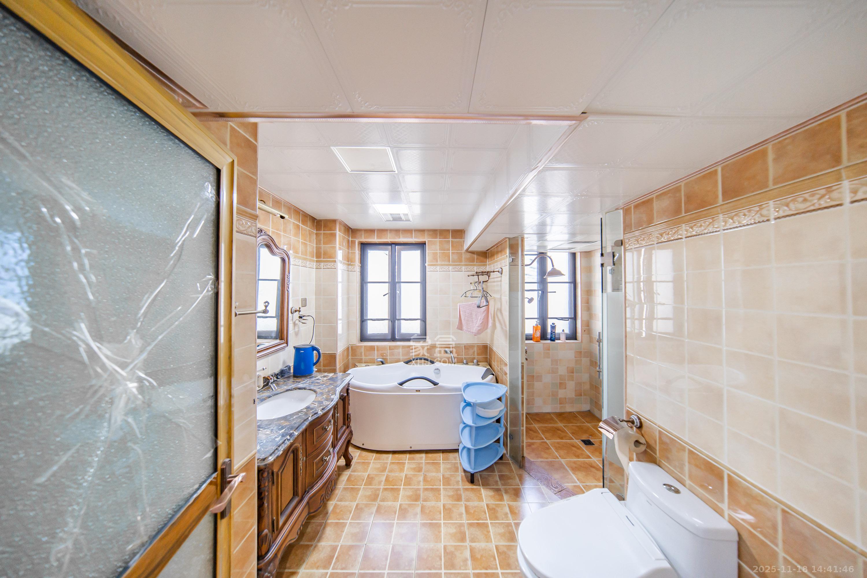 天健壹平方英里（天健芙蓉盛世二期）  3室2厅2卫    130.0万卫生间