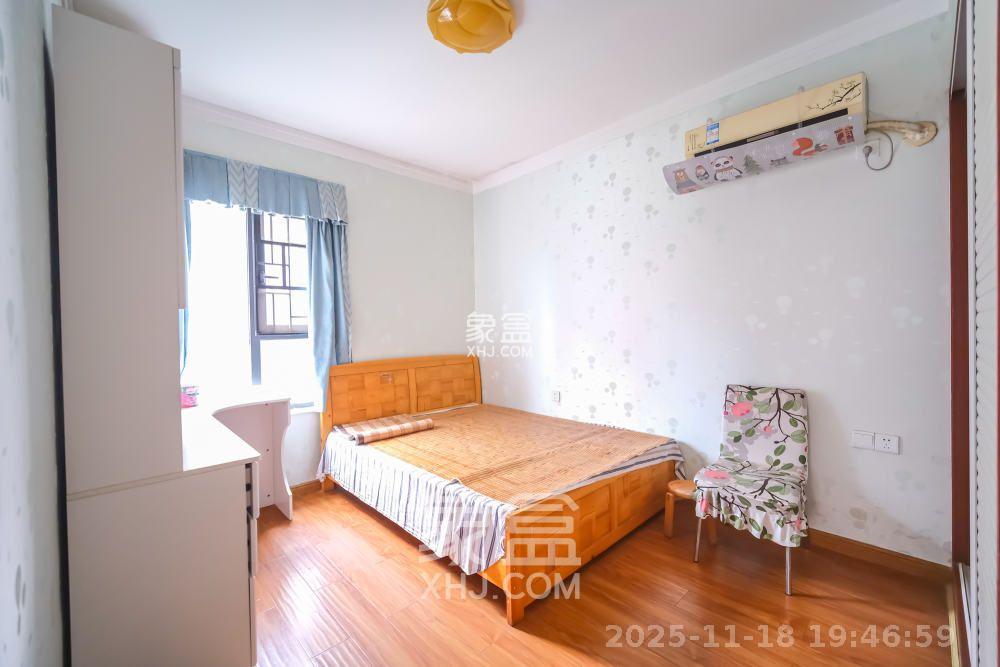 三一街区  3室2厅2卫    1900.0元/月室内图