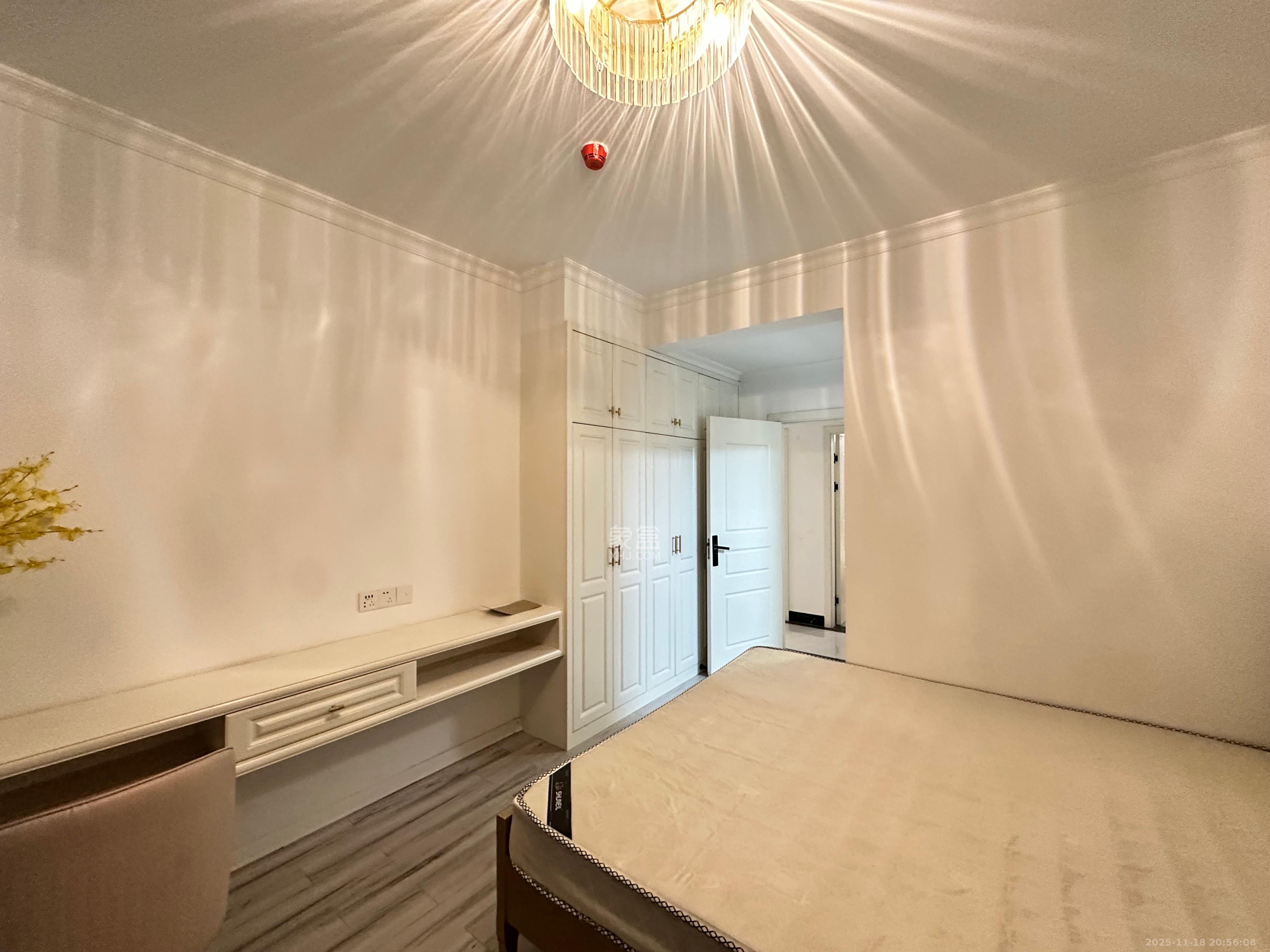 振业城三期  4室2厅2卫    3700.0元/月室内图