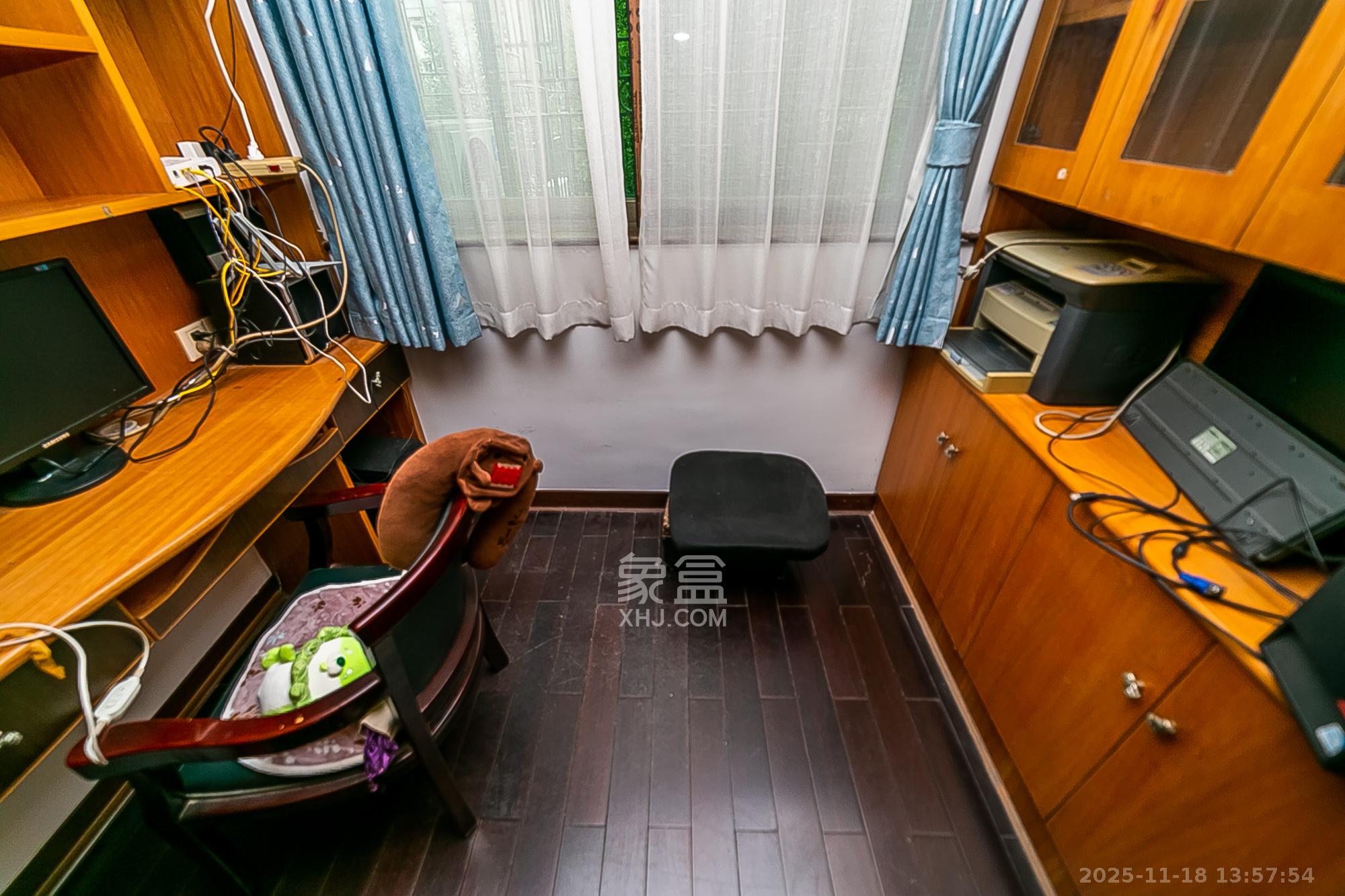 长征花园  3室2厅2卫    2200.0元/月室内图