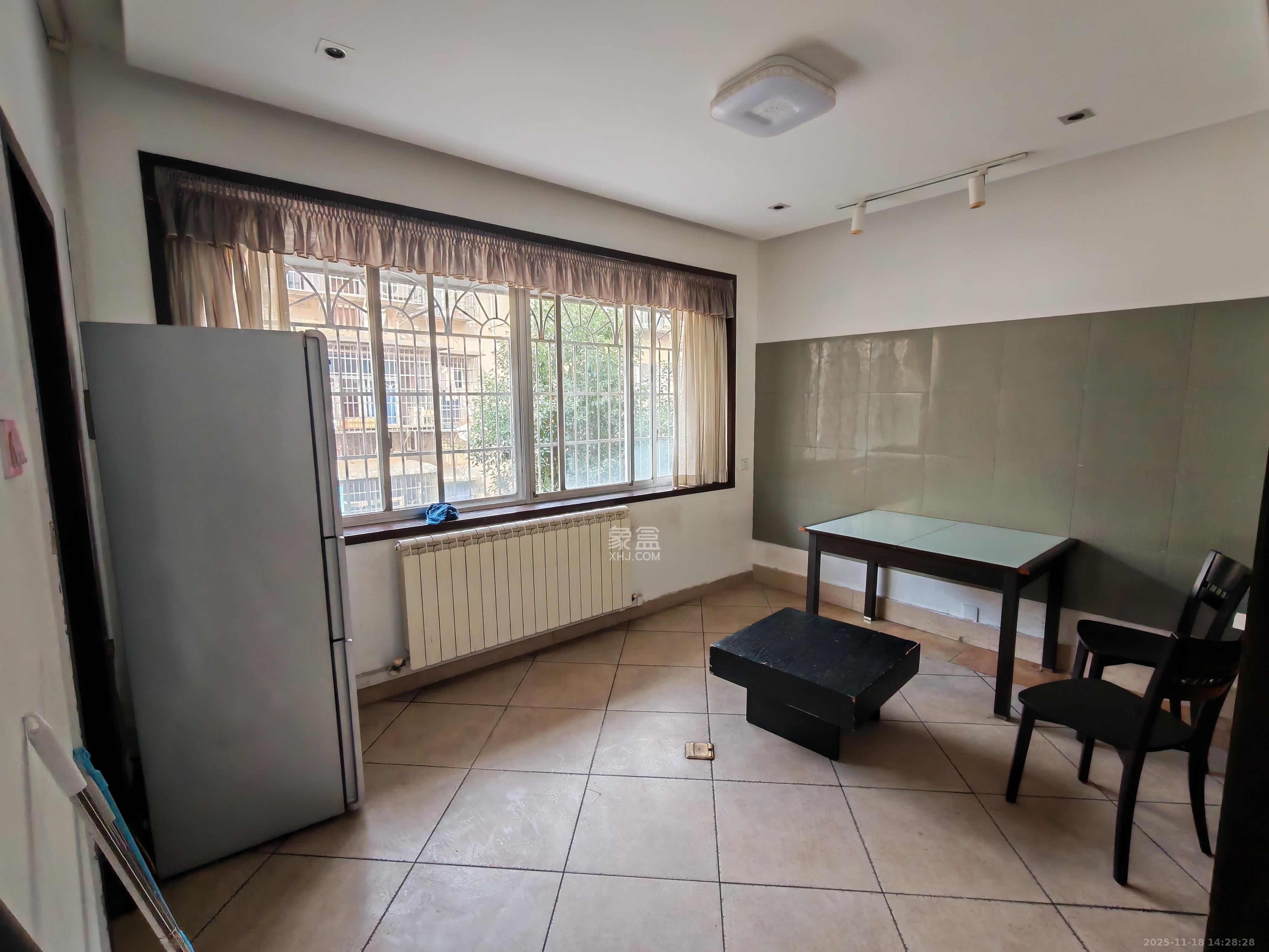 仰天湖省送变电宿舍 2室1厅1卫 2300.0元/月 仰天湖省送变电宿舍 2室1厅1卫 2300.0元/月室内图