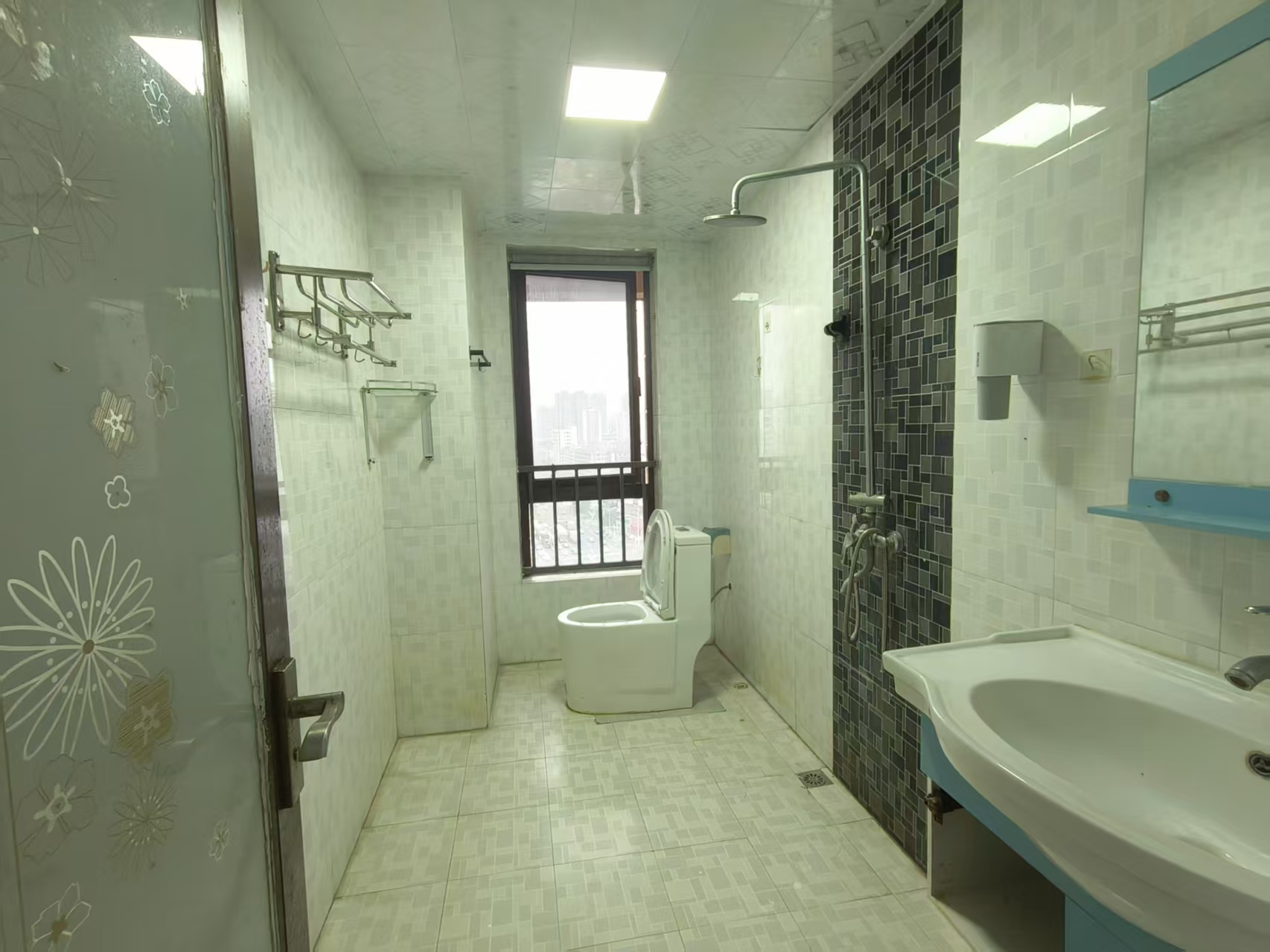 滨海豪庭 3室2厅2卫 4500.0元/月 滨海豪庭 3室2厅2卫 4500.0元/月室内图