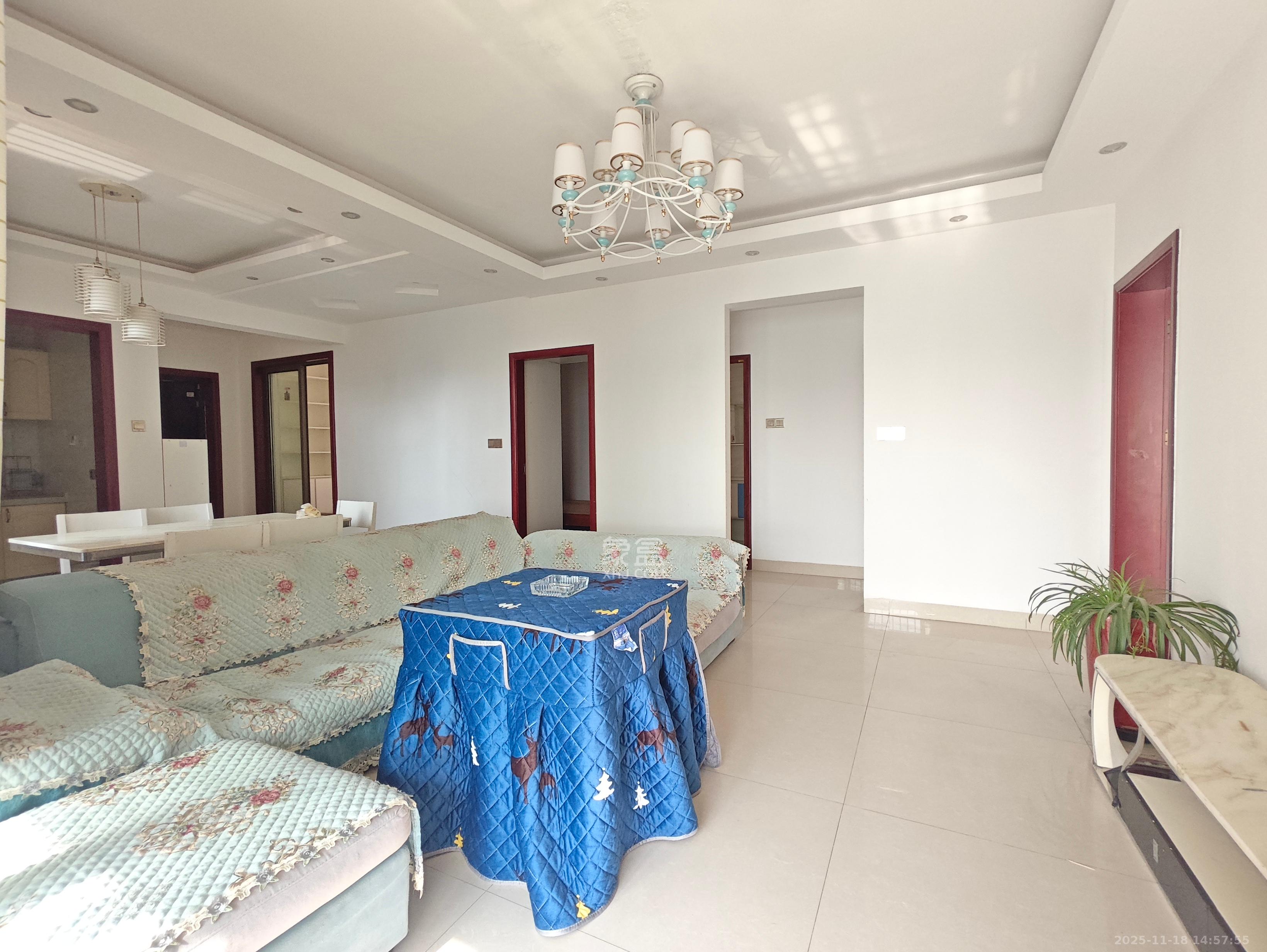 米兰春天  4室2厅2卫    2000.0元/月室内图