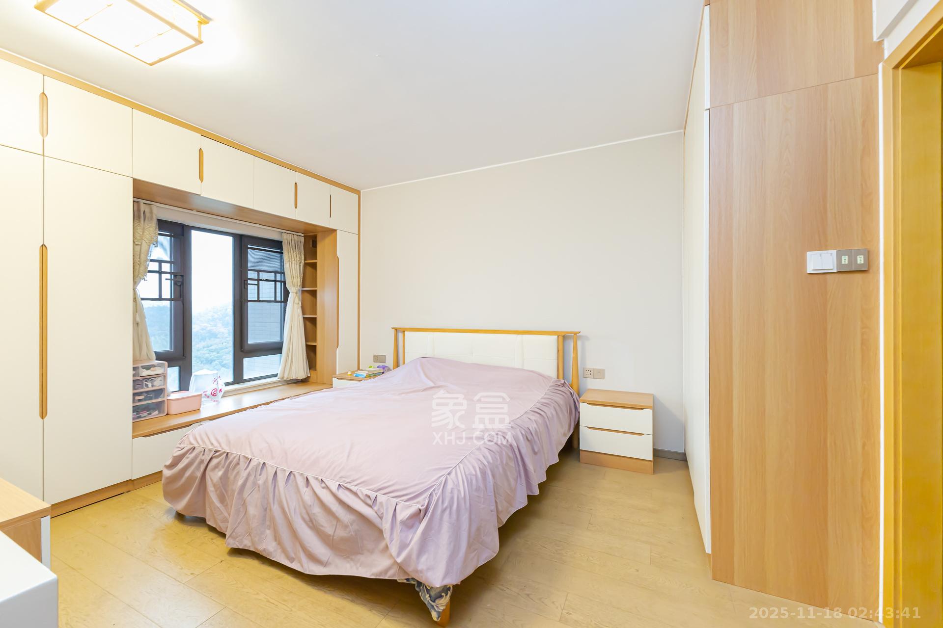 时代倾城四期 3室2厅2卫 110.0万 时代倾城四期 3室2厅2卫 110.0万卧室