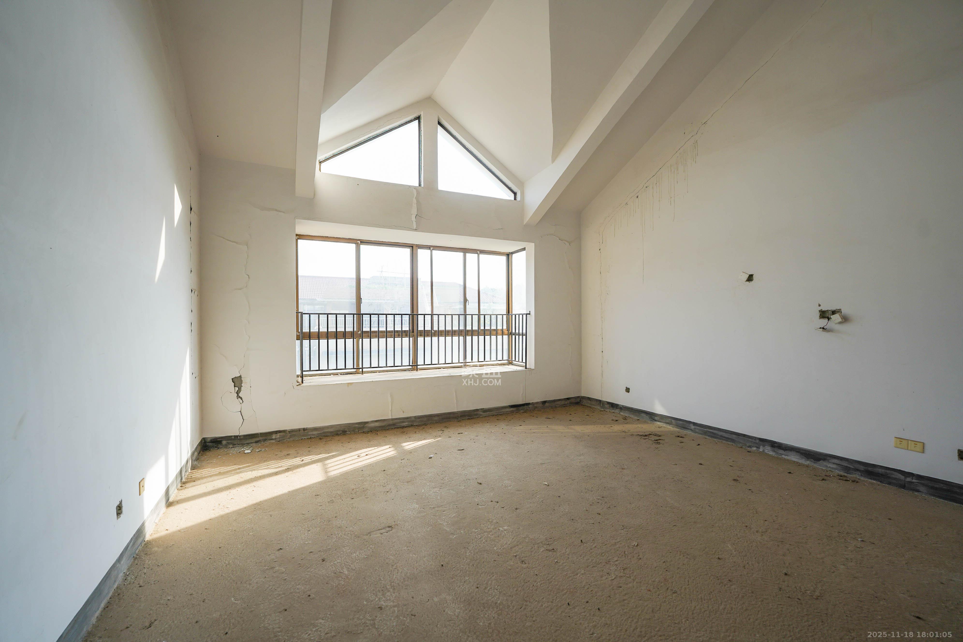 金汇园（鄱馨苑、省国税局单位房）  6室2厅3卫    482.8万卧室