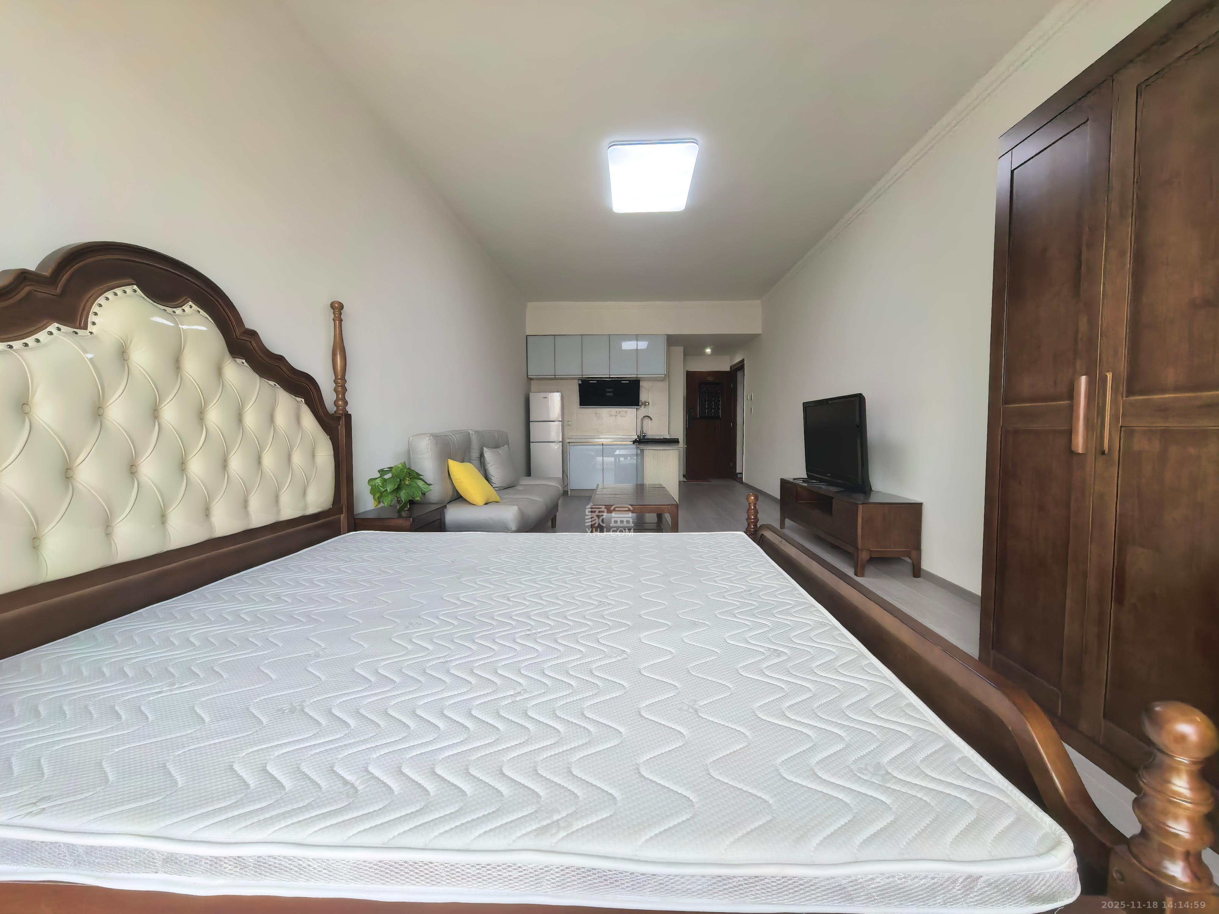 东上一品  1室1厅1卫    1800.0元/月室内图