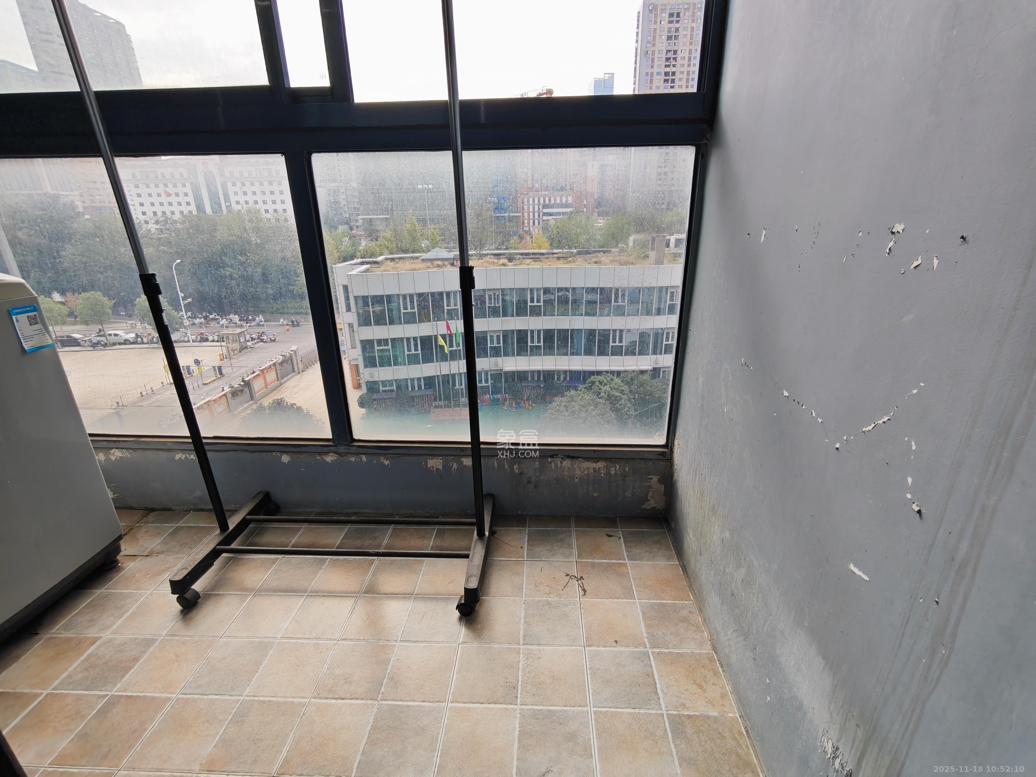 绿地中央广场  1室1厅1卫    1300.0元/月室内图