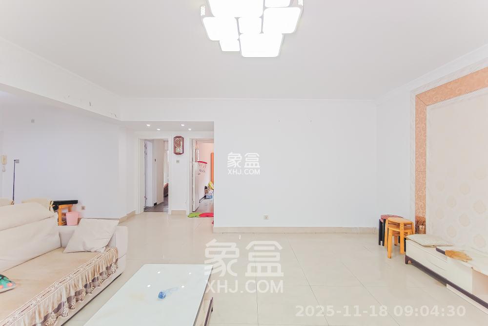 南建公寓  3室2厅2卫    2000.0元/月室内图