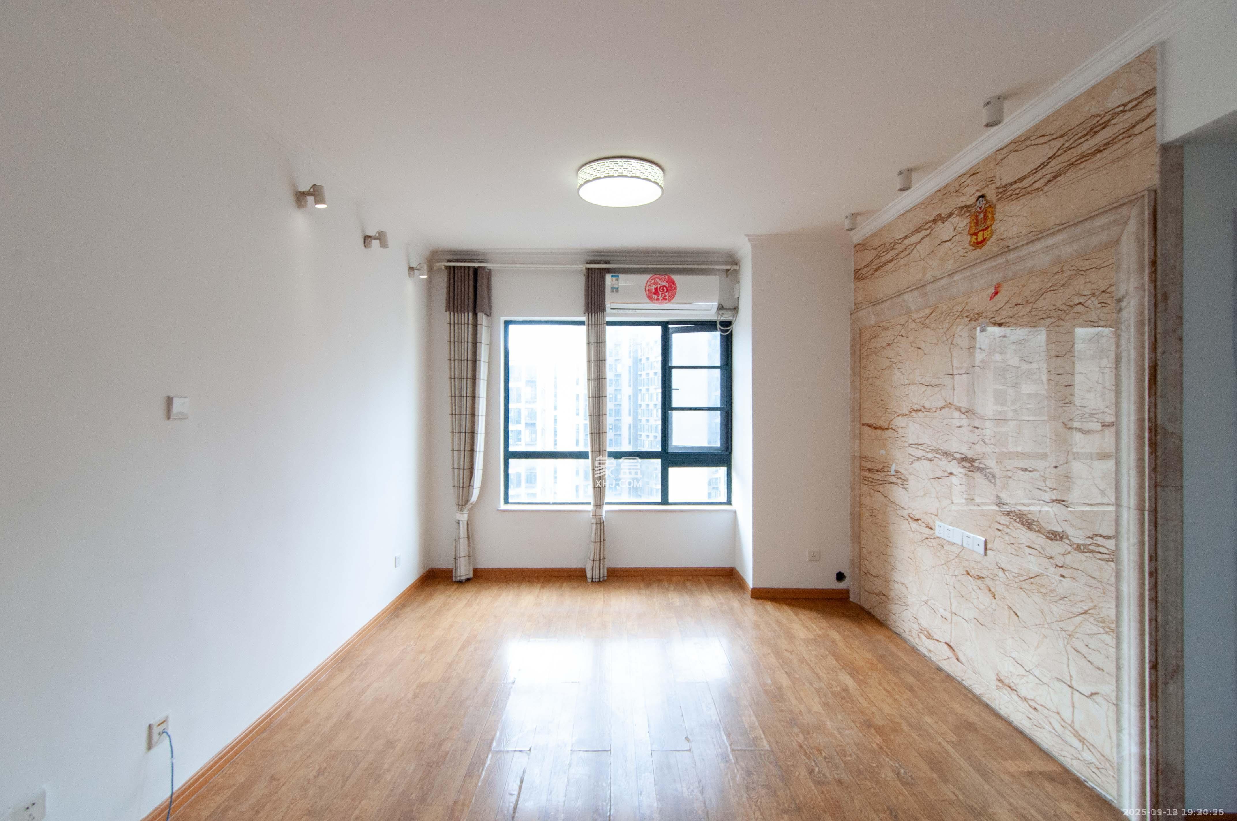 中海梅溪湖壹号  3室2厅1卫    2500.0元/月