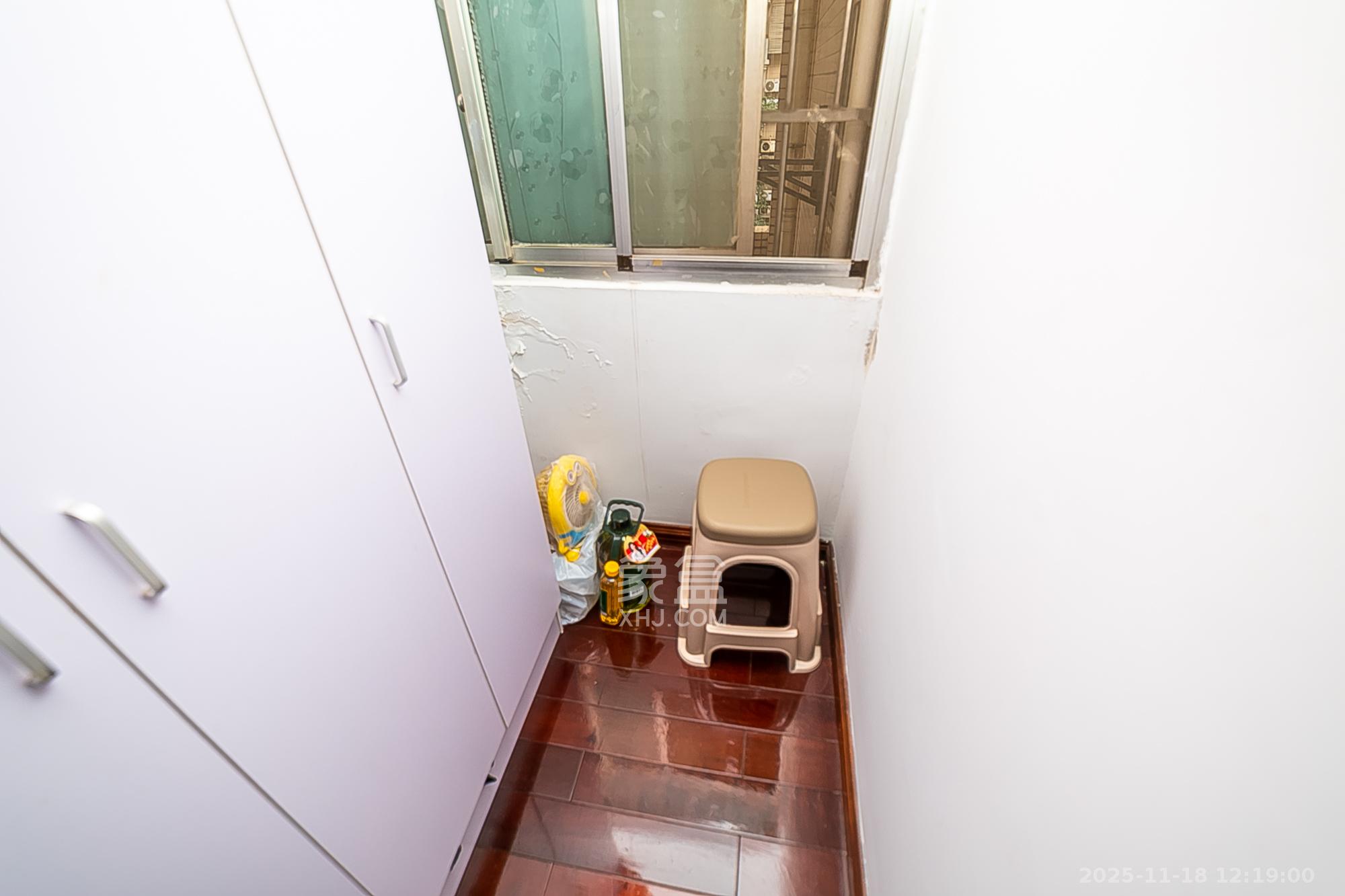 白沙花园  4室2厅2卫    118.0万阳台