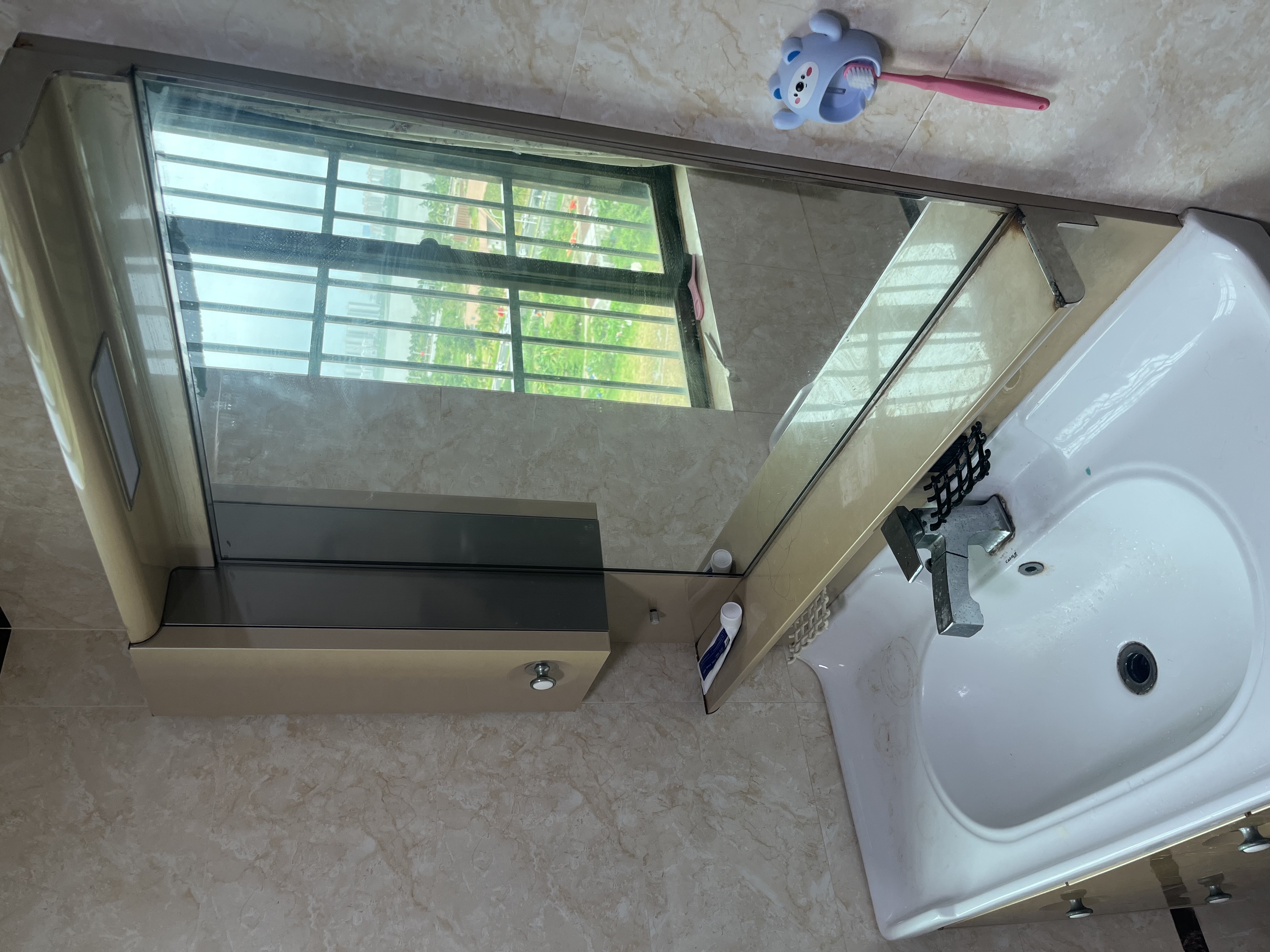 滨江宝恒  4室2厅2卫    3300.0元/月室内图